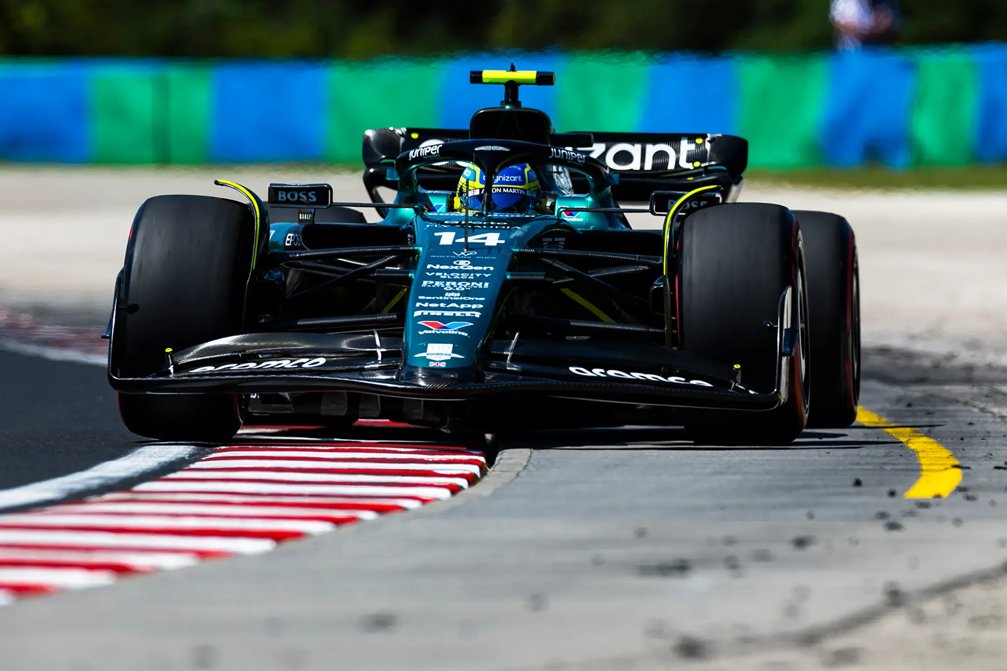 Španielsky pilot tímu Aston Martin Fernando Alonso.