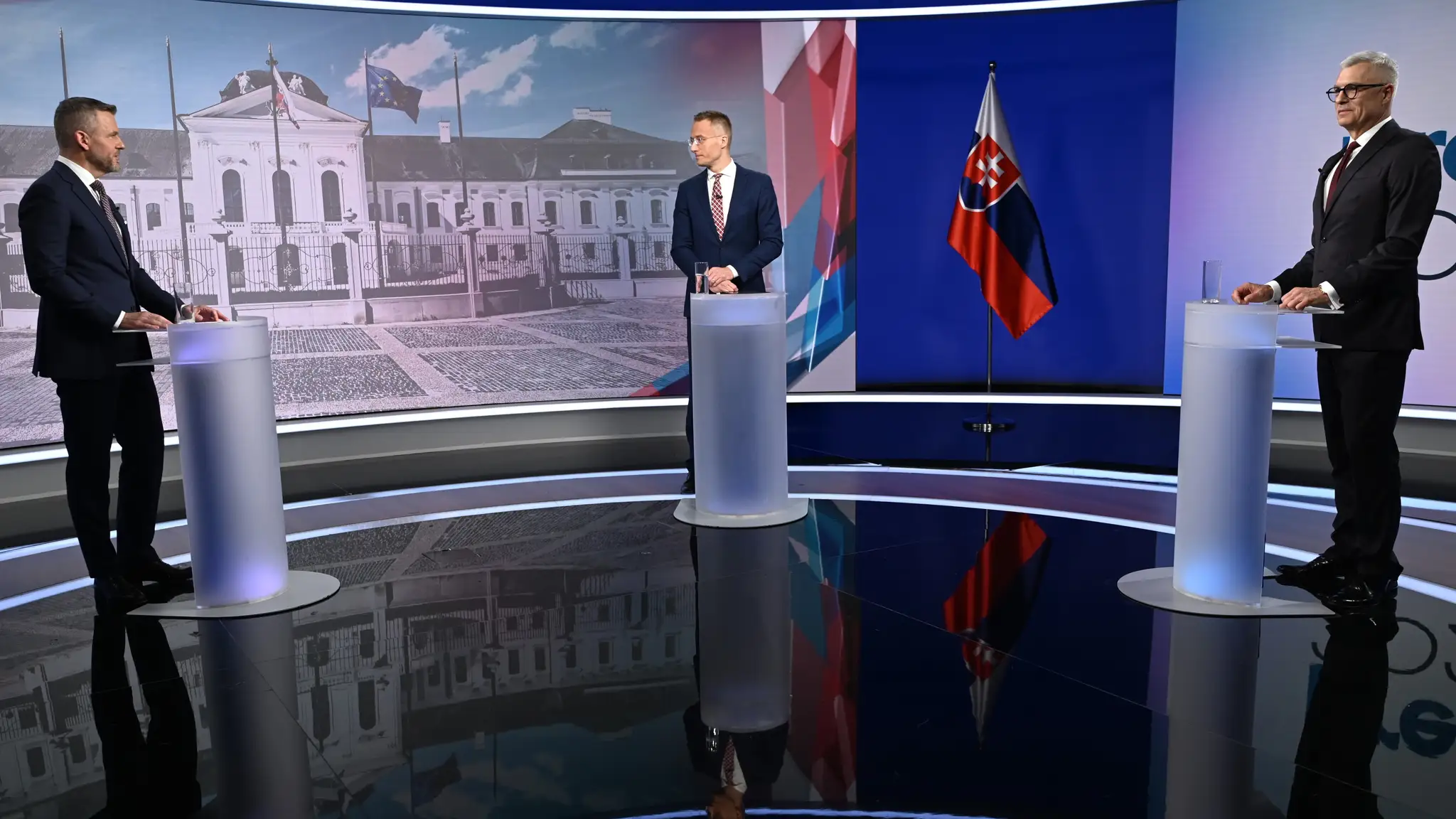 Predvolebná diskusia s Petrom Pellegrinim a Ivanom Korčokom.