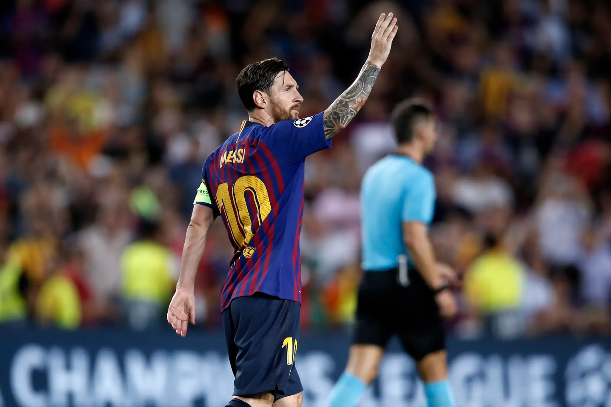 Kapitán Barcelony Lionel Messi oslavuje gól v dueli LM proti Eindhovenu.
