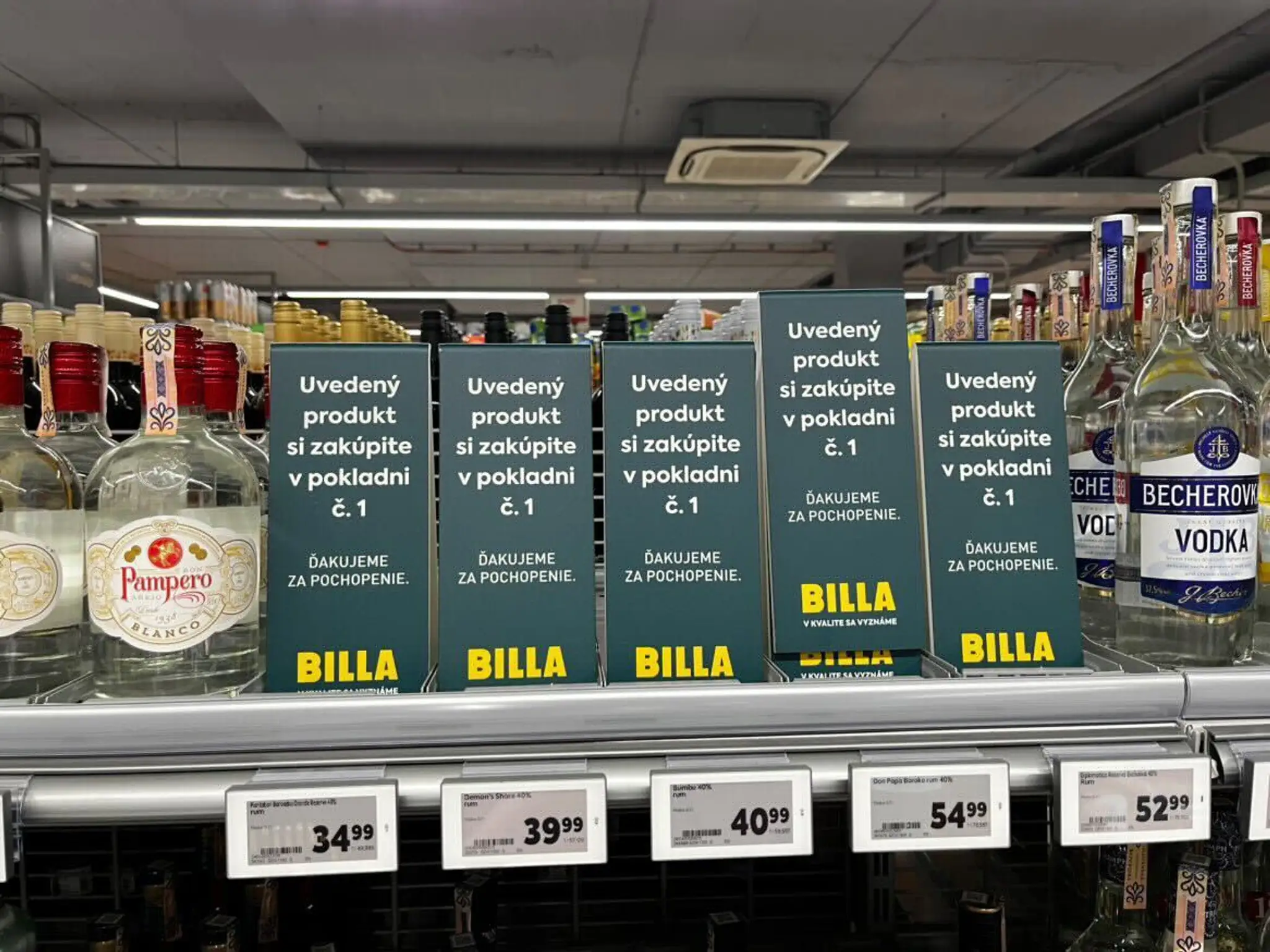 Reťazec BILLA nevystavuje v regáloch drahší alkohol