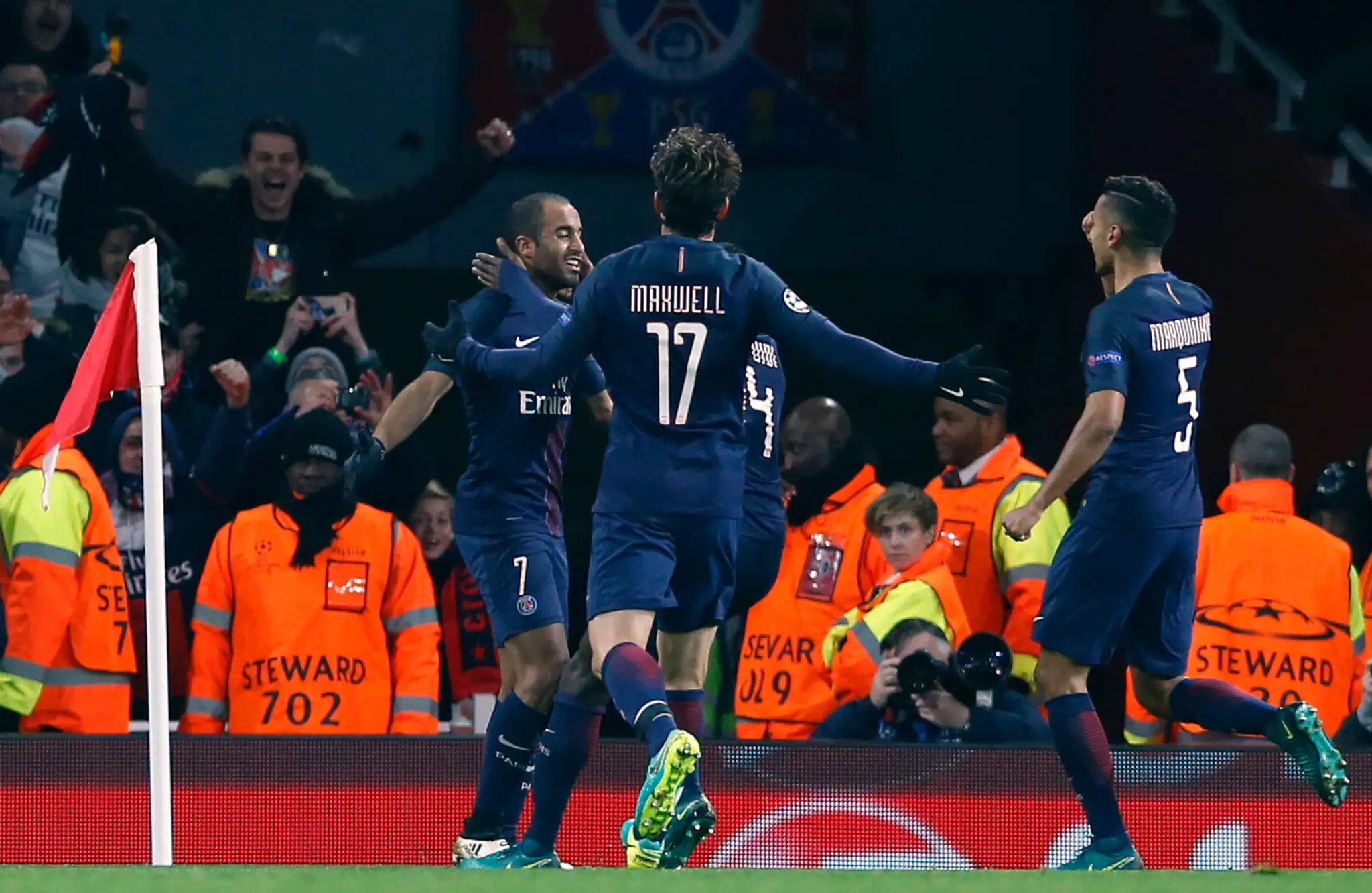 Lucas z PSG sa raduje so spoluhráčmi z gólu do siete Arsenalu Londýn v stretnutí LM.