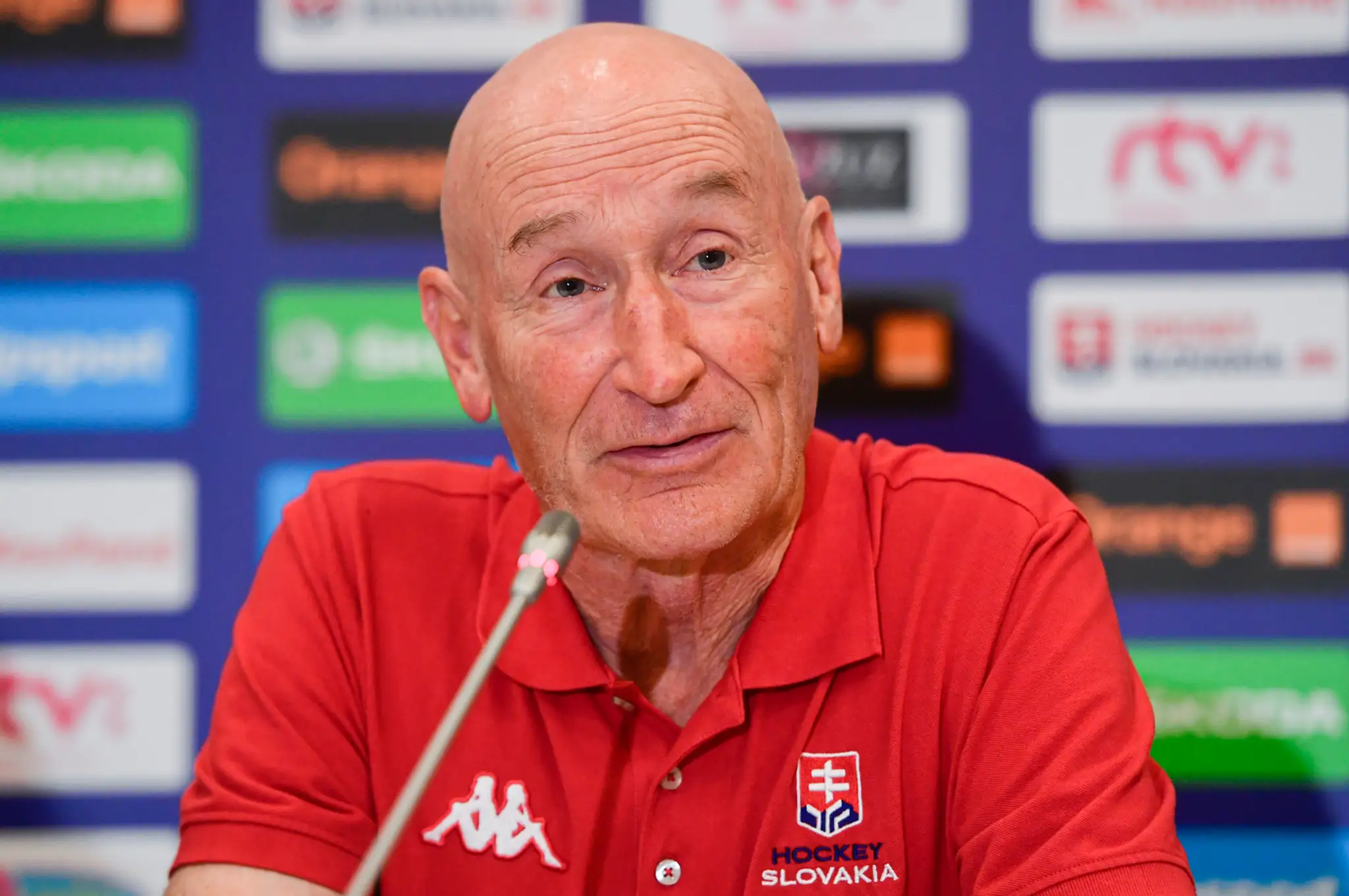 Tréner slovenskej hokejovej reprezentácie Craig Ramsay počas tlačovej konferencie pred ZOH.