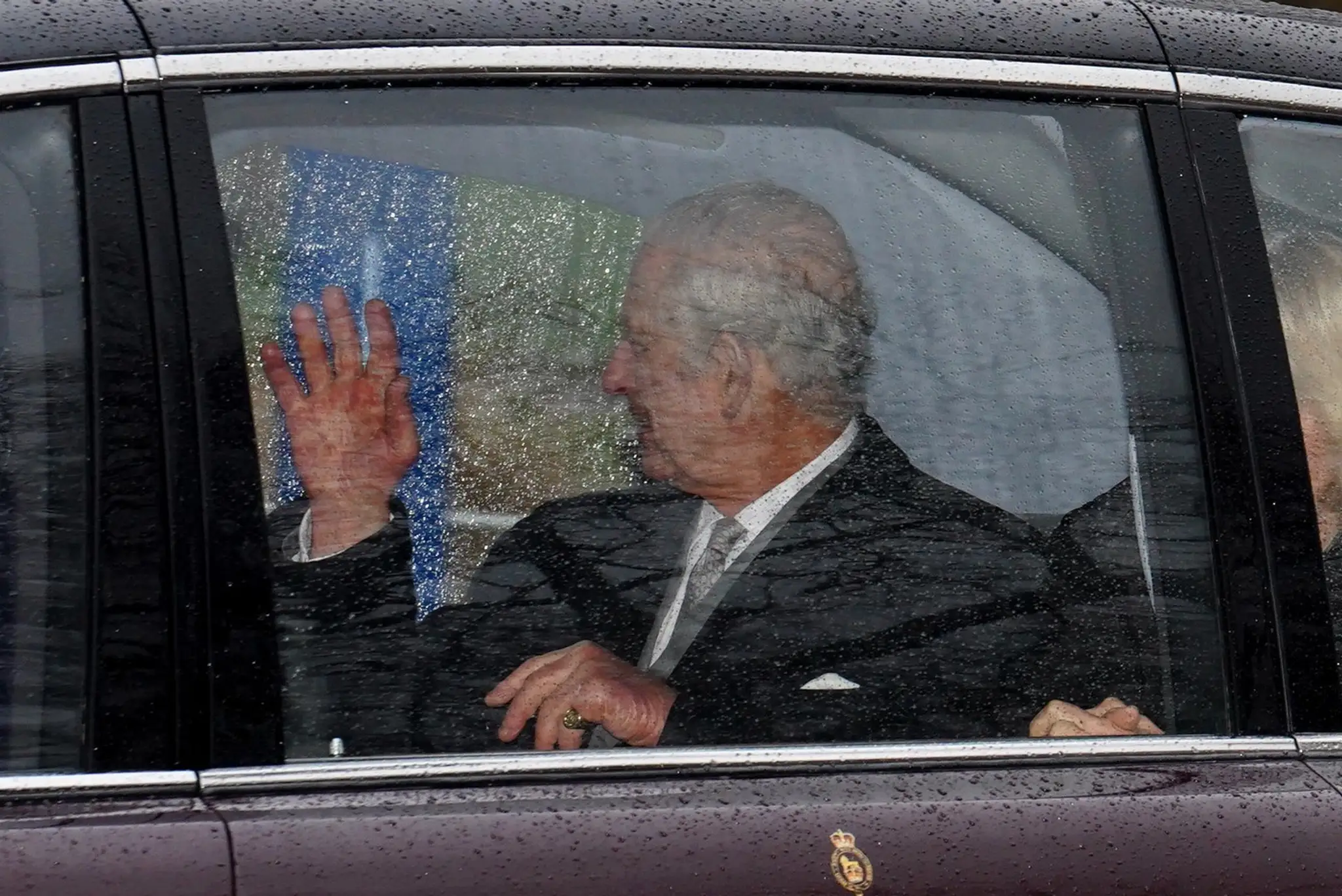 Kráľ Karol III. sa vrátil do Londýna, aby pokračoval v liečbe