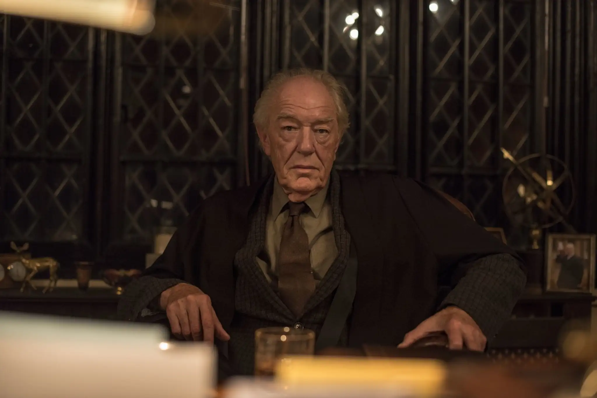 Michael Gambon ako Alistair Mackinnon v seriáli Fearless.
