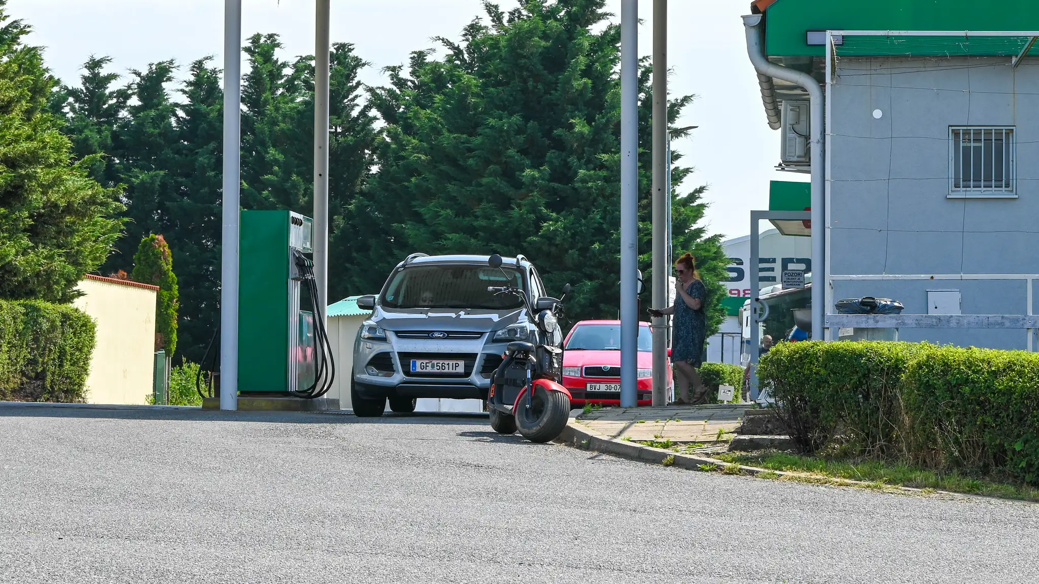 Rakúšania tankujú na českej pumpe