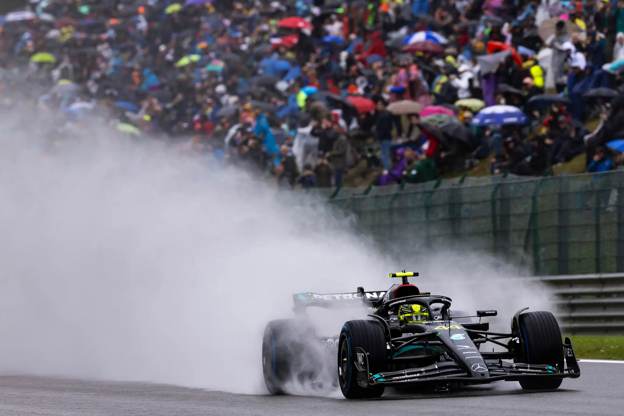 Lewis Hamilton na Mercedese.