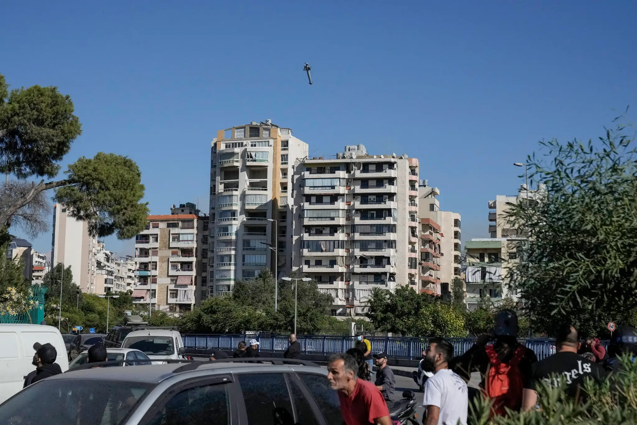 Fotograf odfotil izraelskú raketu pred nárazom do budovy v Bejrúte.