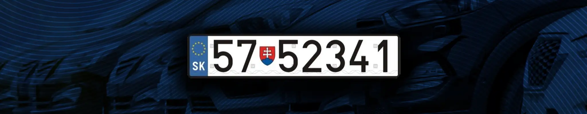 Modré tabuľky so žltými písmenami.