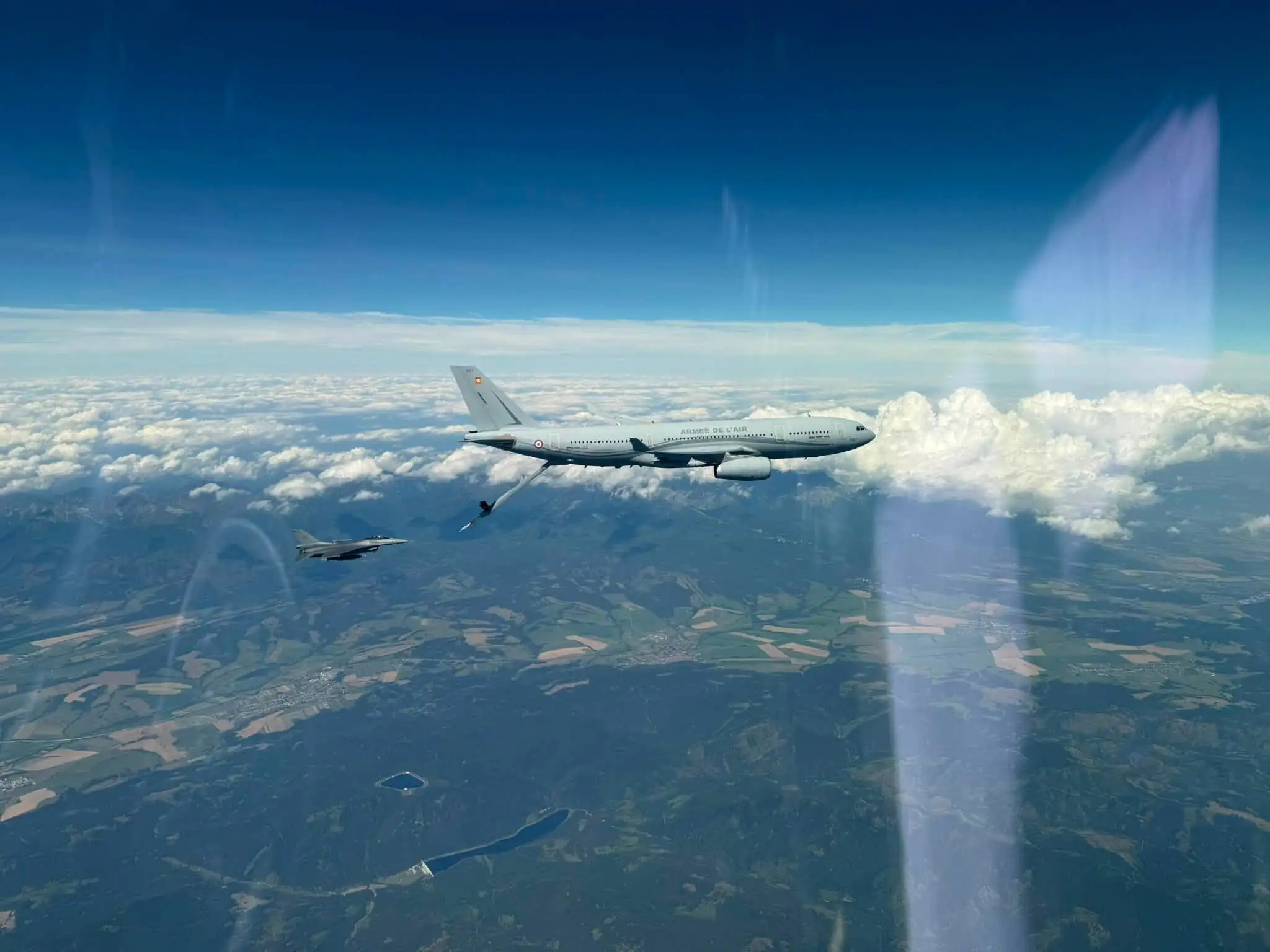 Nad Slovenskom sa uskutočnilo prvé tankovanie lietadiel F-16 za letu.