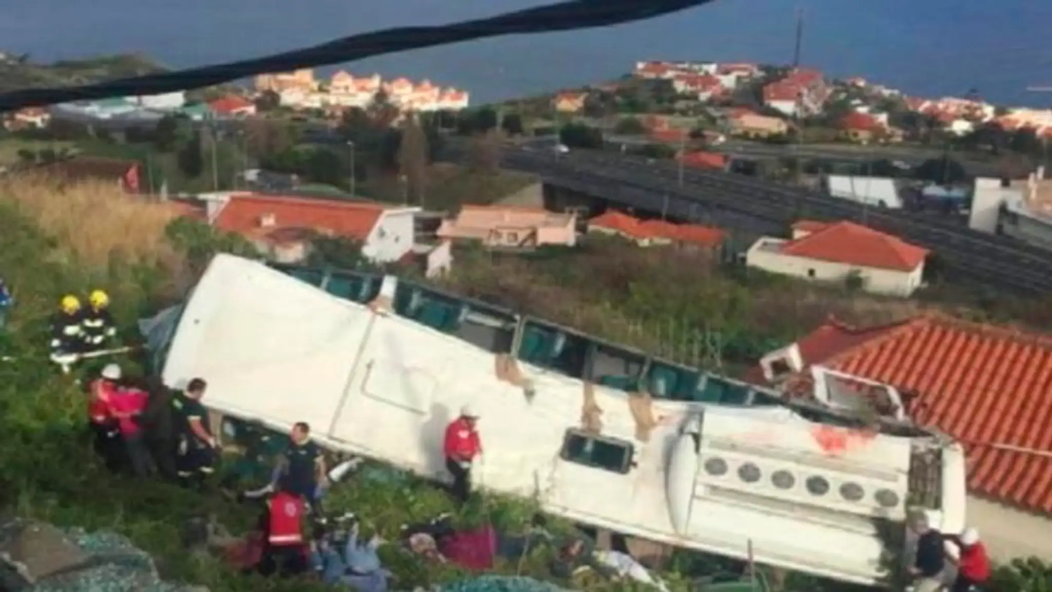 Havarovaný autobus na ostrove Madeira.