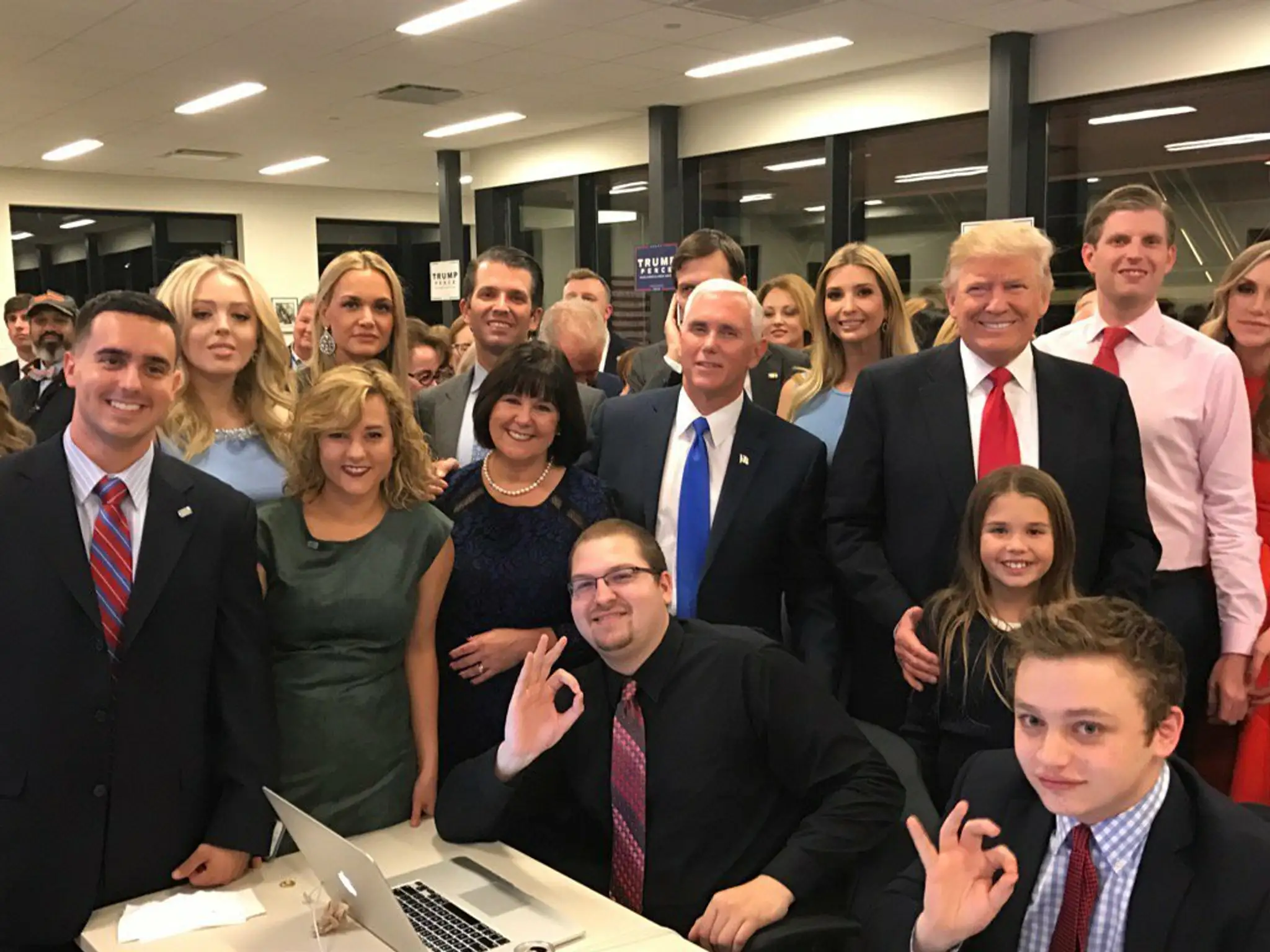 V štábe Donalda Trumpa panuje dobrá nálada.