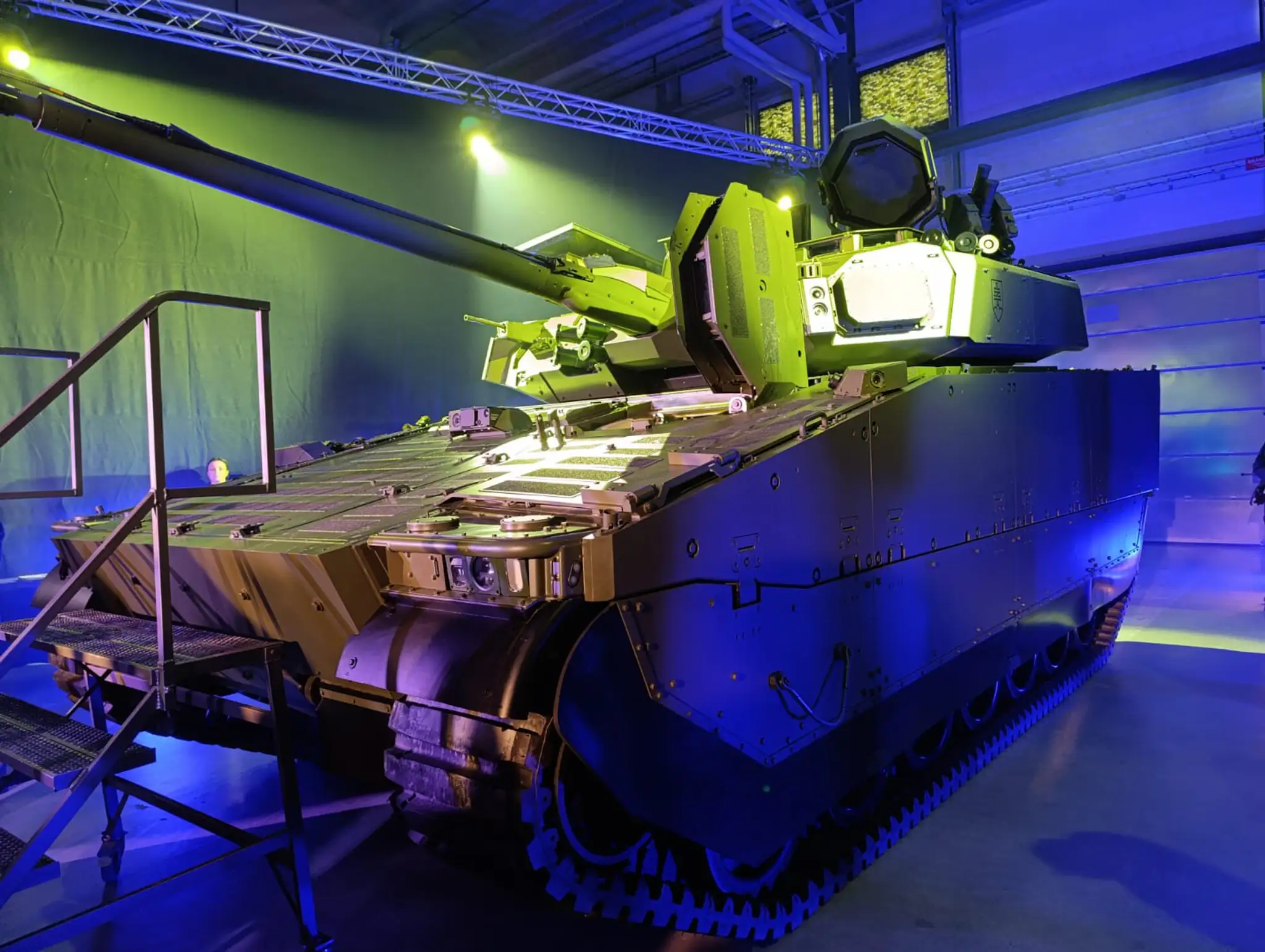 20022026_vozidlo_CV90_predstavenie_03195714
