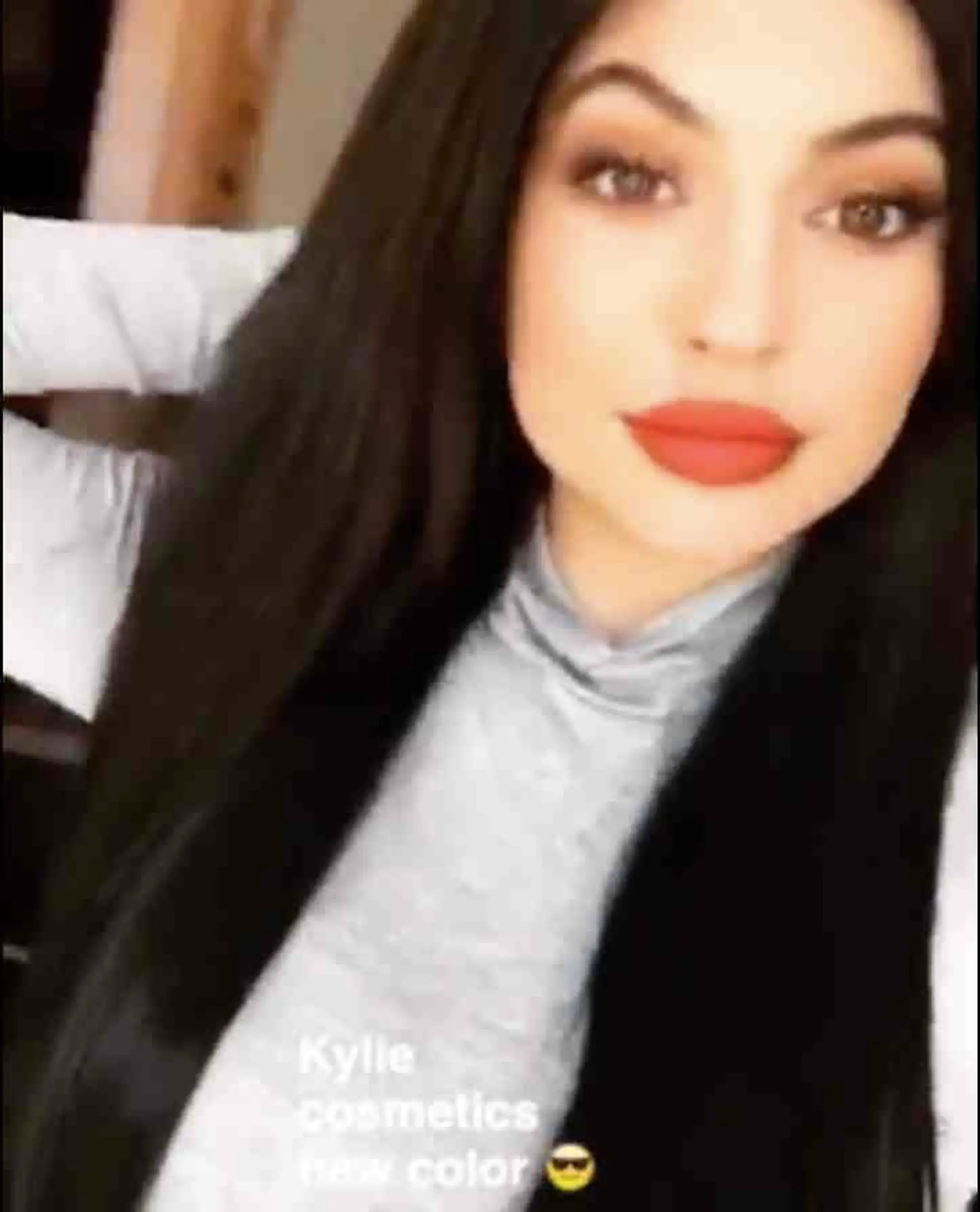 Kylie Jenner nalíčená.