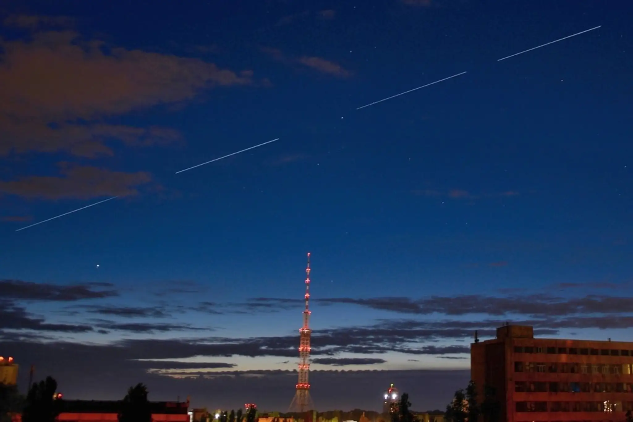 Starlink nad Kyjevom.