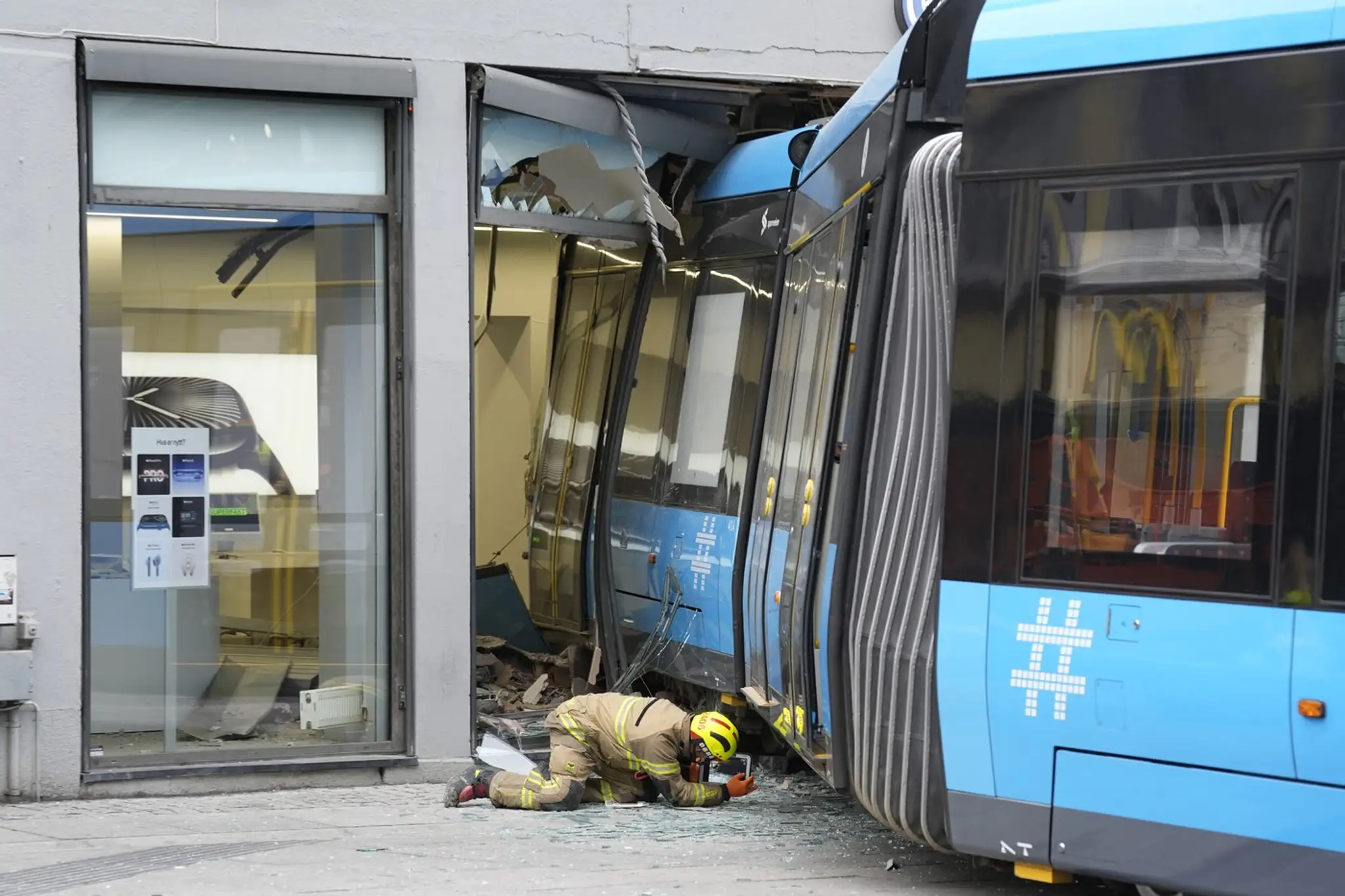 Vykoľajená električka v Osle.