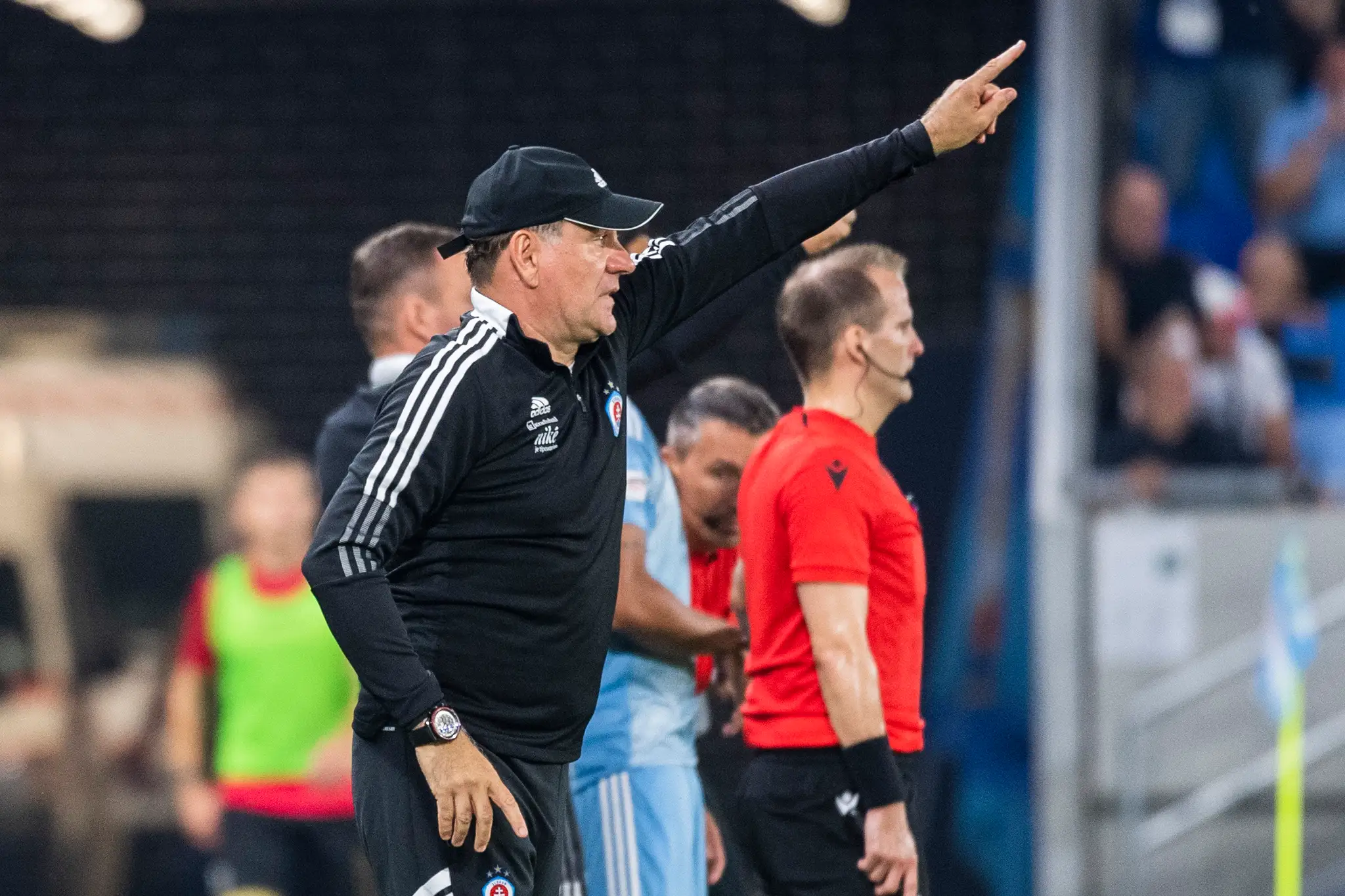 Tréner ŠK Slovan Bratislava Vladimír Weiss starší v odvete play off Európskej konferenčnej ligy proti Mostaru.
