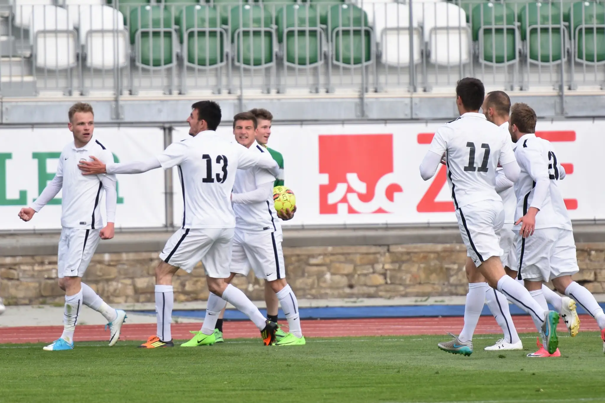 Radosť Skaličanov po góle v sieti Popradu v odvete semifinále Slovnaft Cupu.