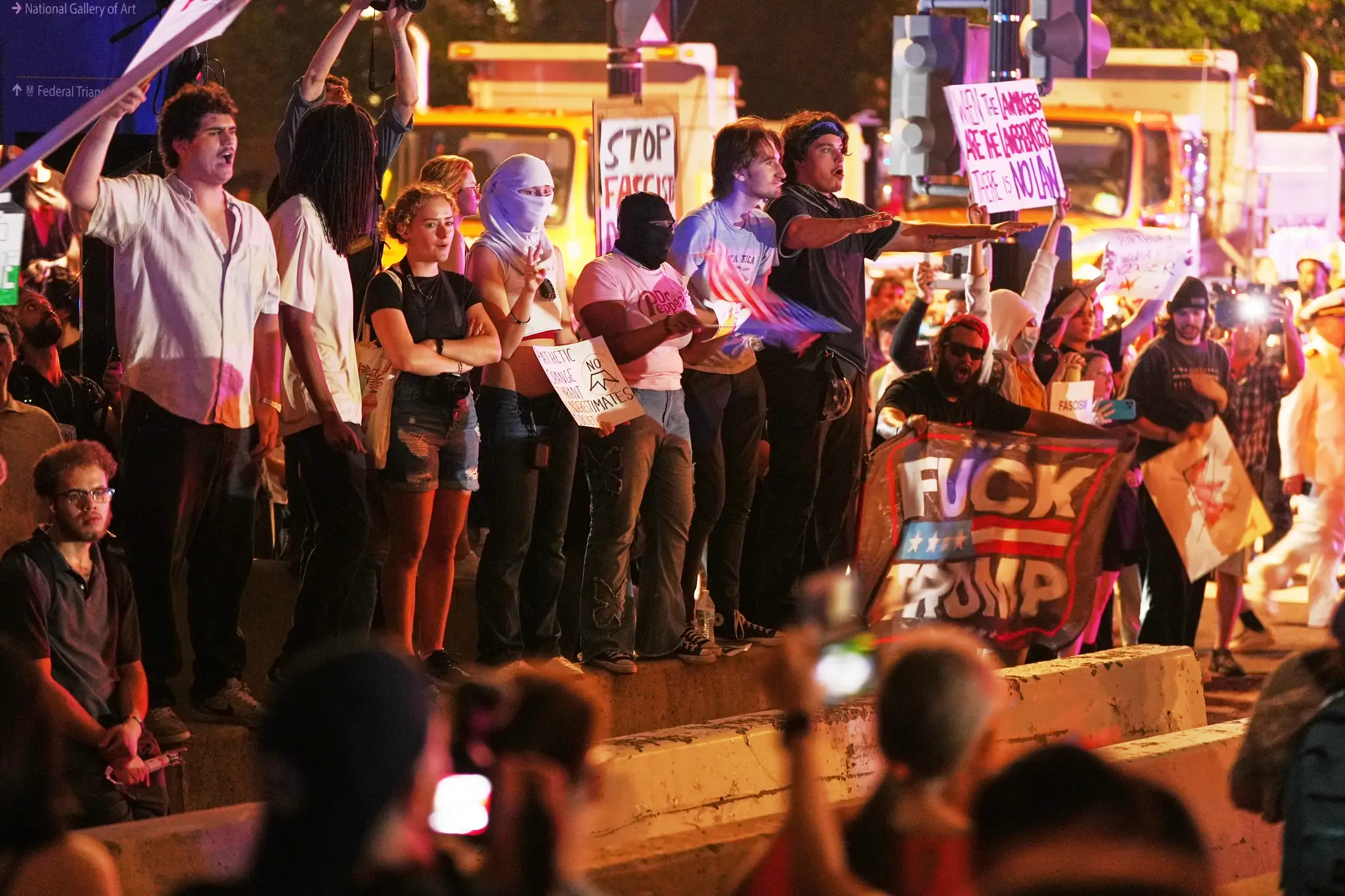 Trumpova vojenská prehliadka a protesty