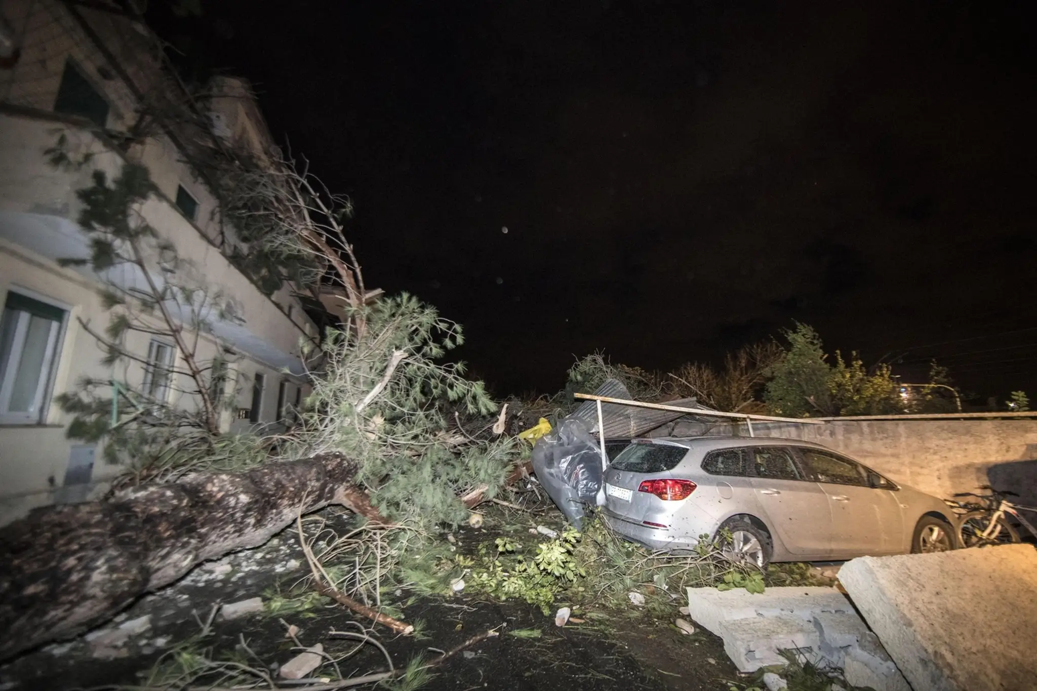 Tornado v meste Cesano.