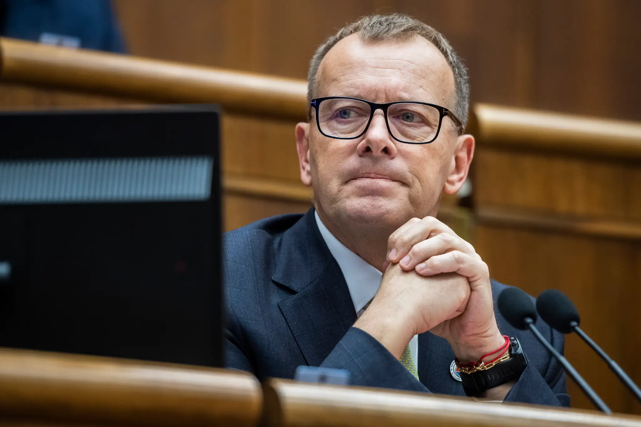 Poslanci schválili zmenu ústavy v súvislosti s predčasnými voľbami.