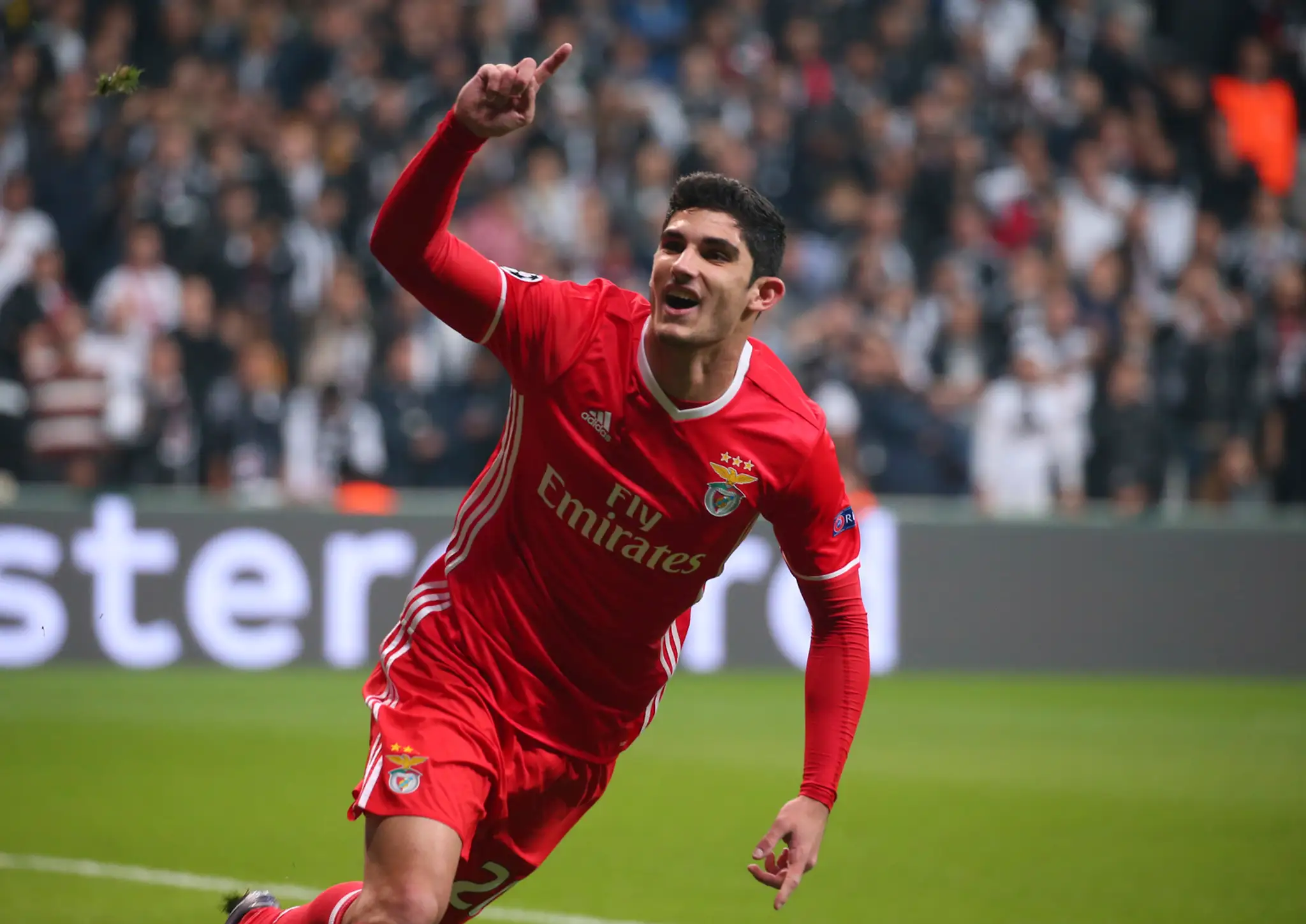 Hviezdička Benficy Lisabon Goncalo Guedes jasá po góle do siete Besiktasu Istanbul v zápase LM.