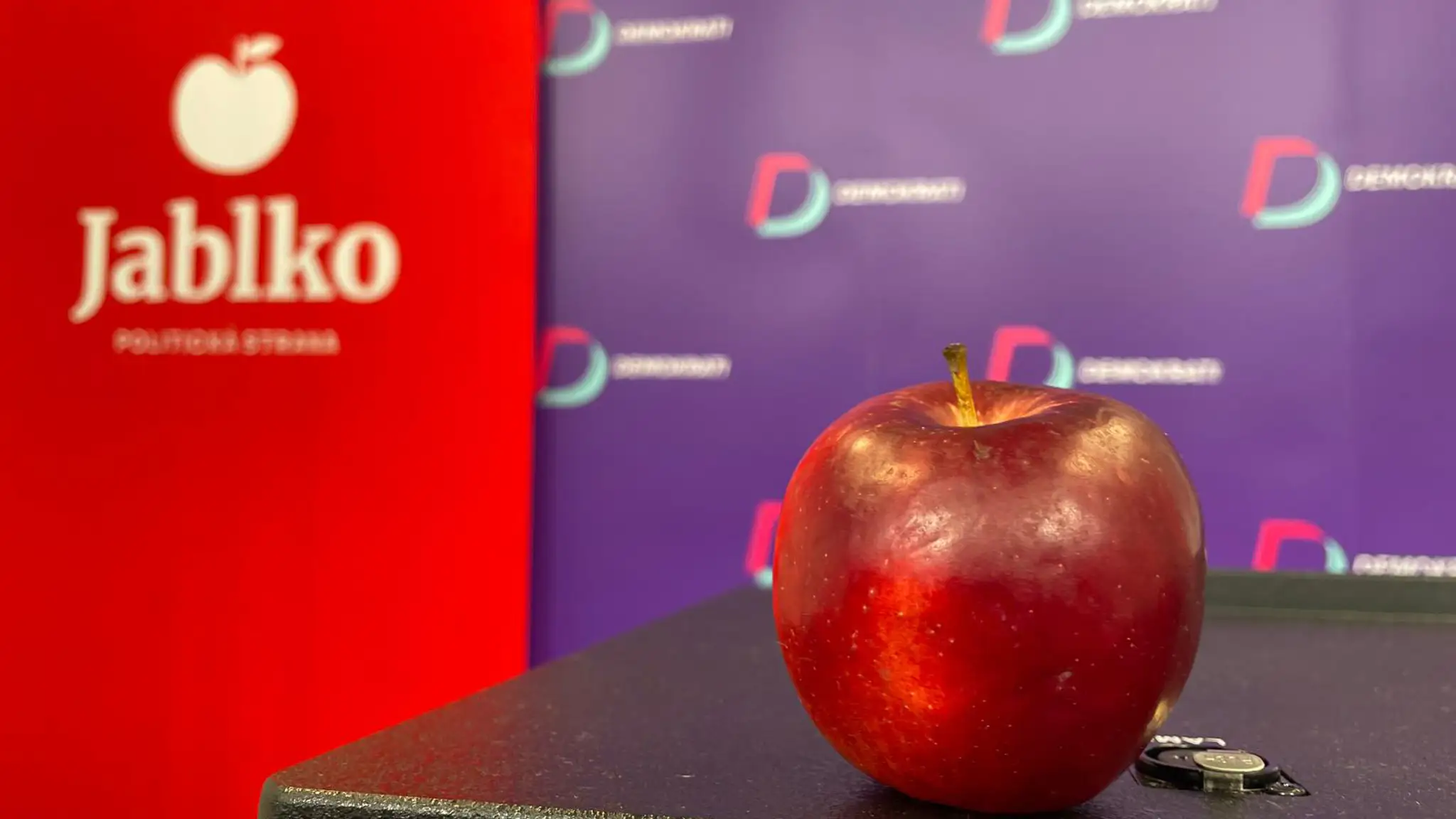 Jablko a Demokrati