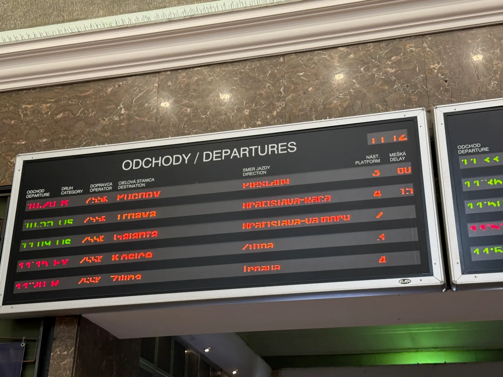 Poškodené vedenie ochromilo vlakovú dopravu.