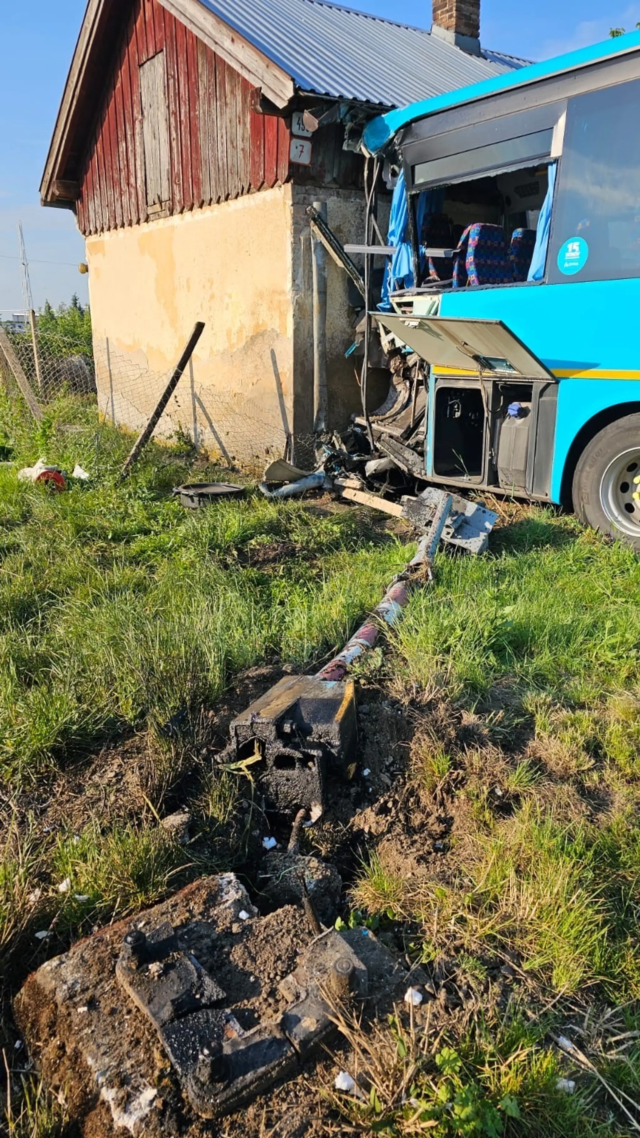 Nehoda vlaku a autobusu v Ivanke pri Nitre.