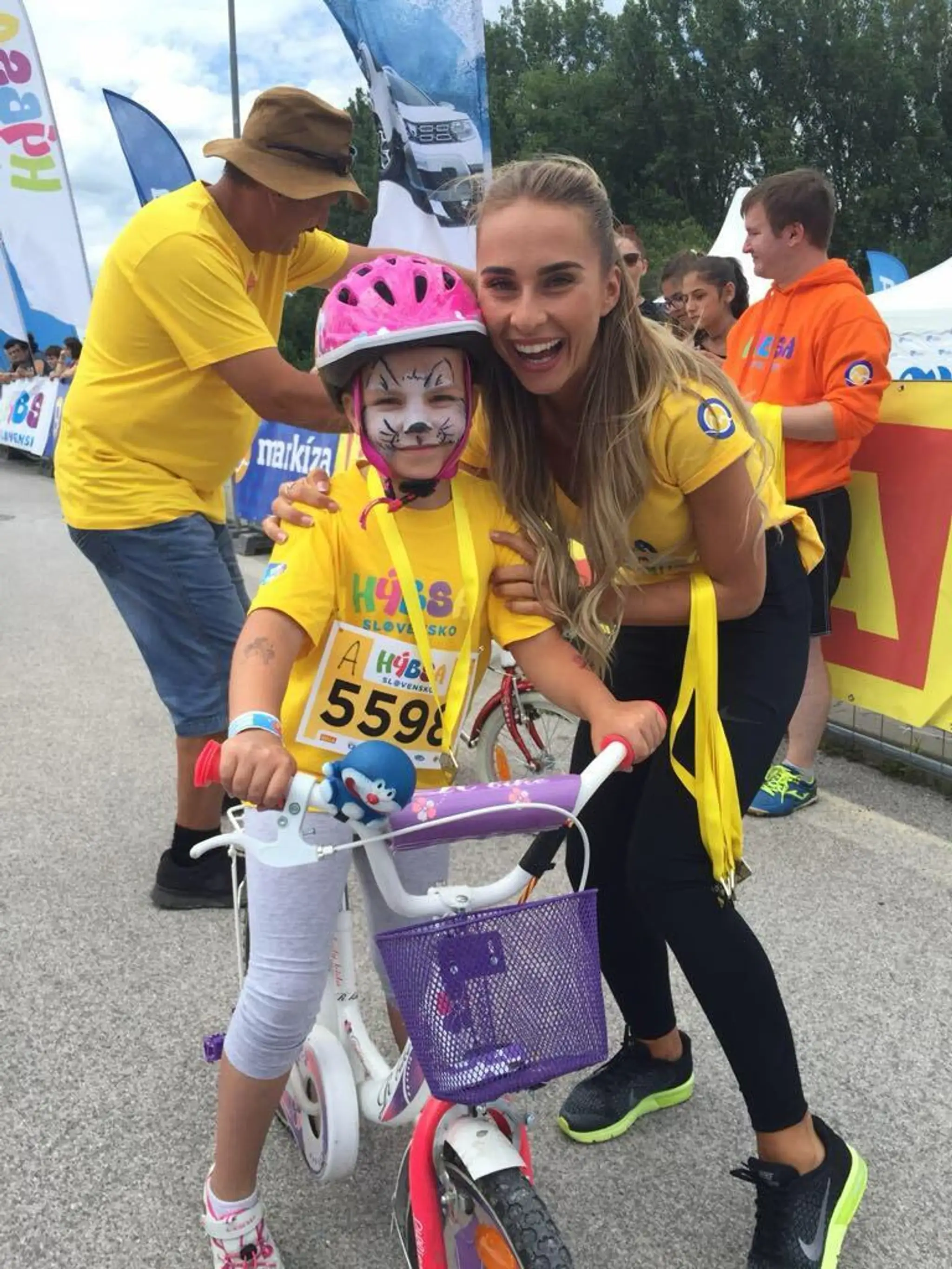 Lucia Mokráňová s malou cyklistkou