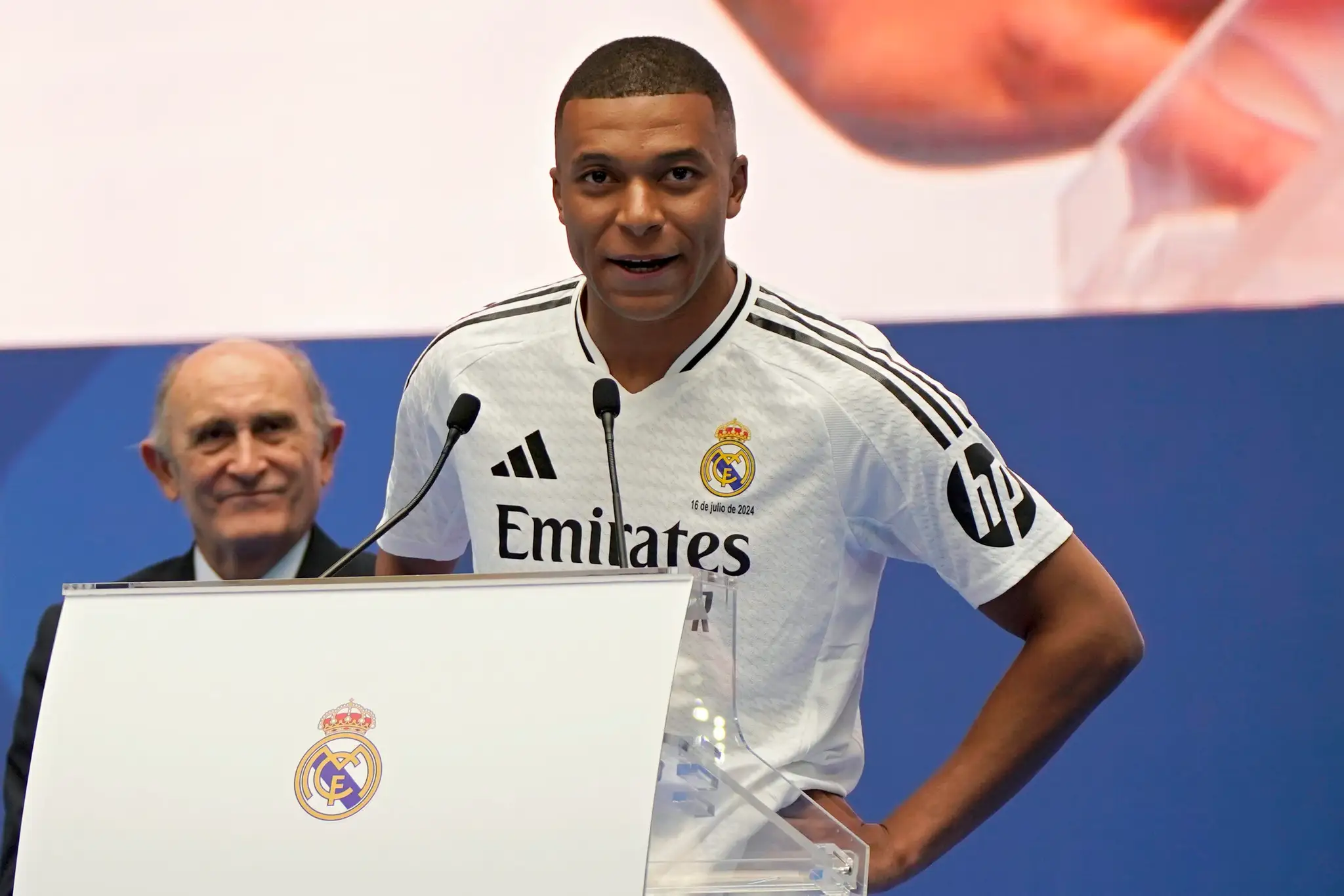 Kylian Mbappé sa oficiálne pripojil k Realu Madrid.