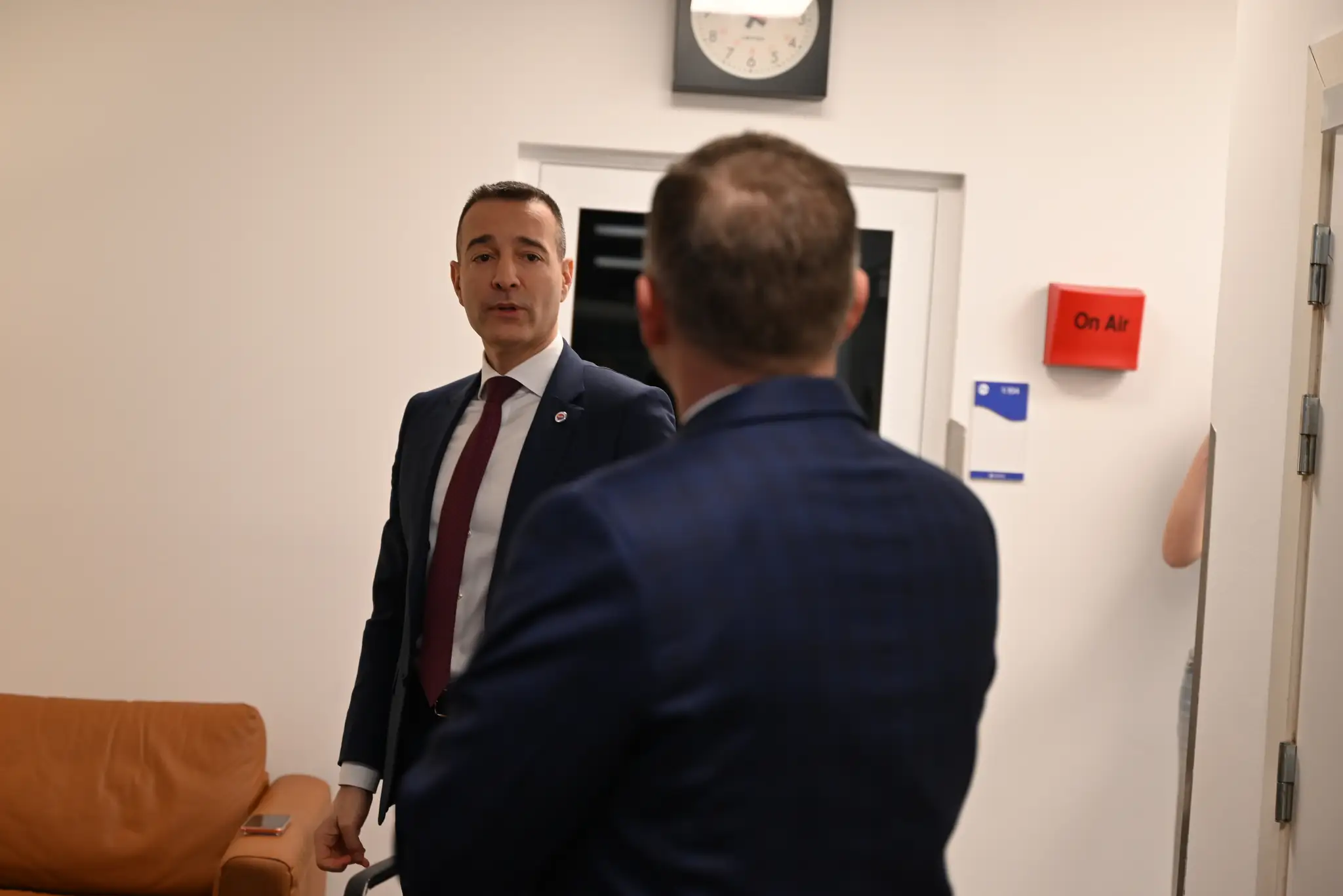 Hosťami relácie Na telo boli Tomáš Drucker (Hlas-SD) a Viliam Karas (KDH)