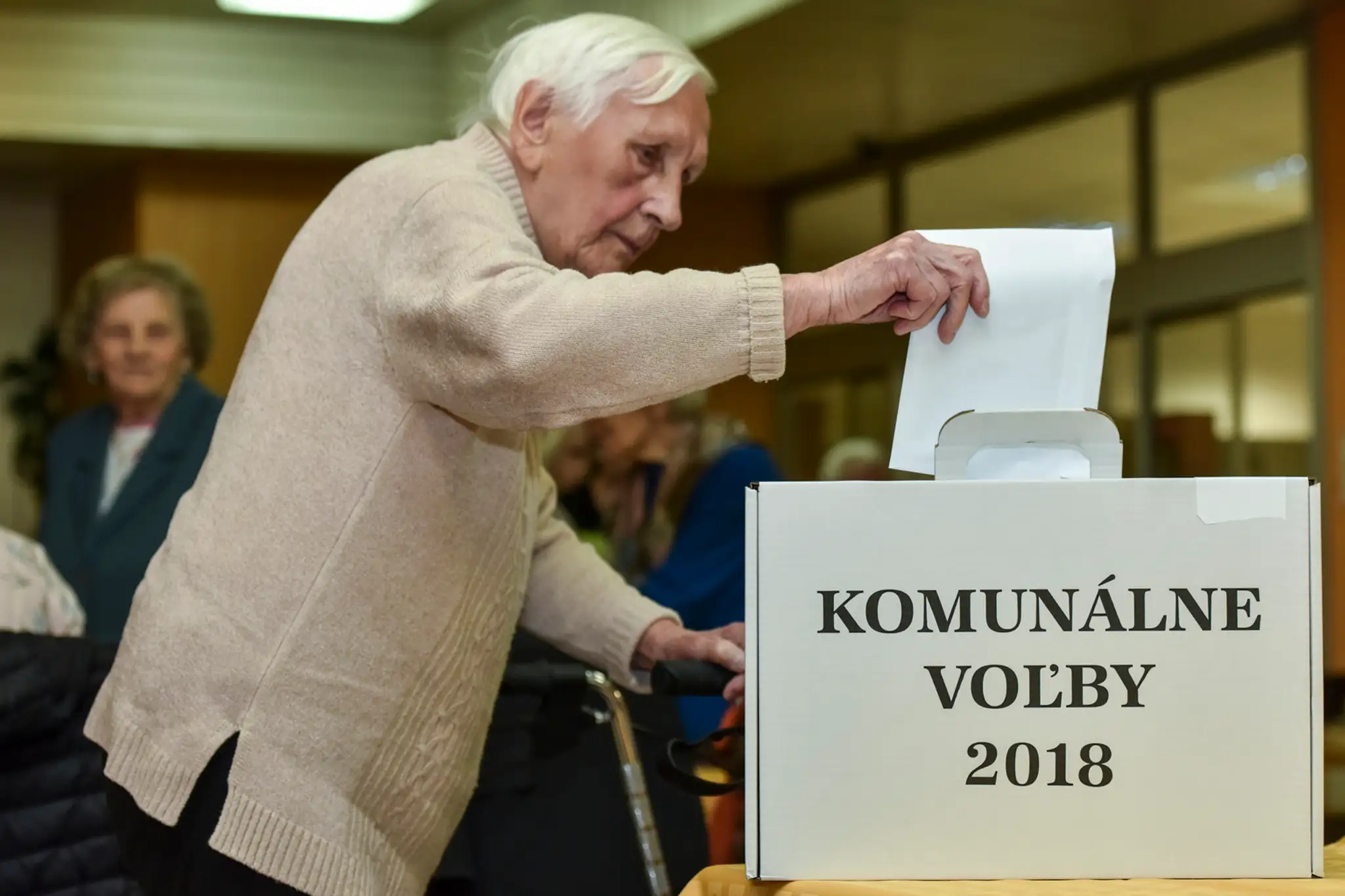 Právo voliť využila aj takmer 92-ročná Anna