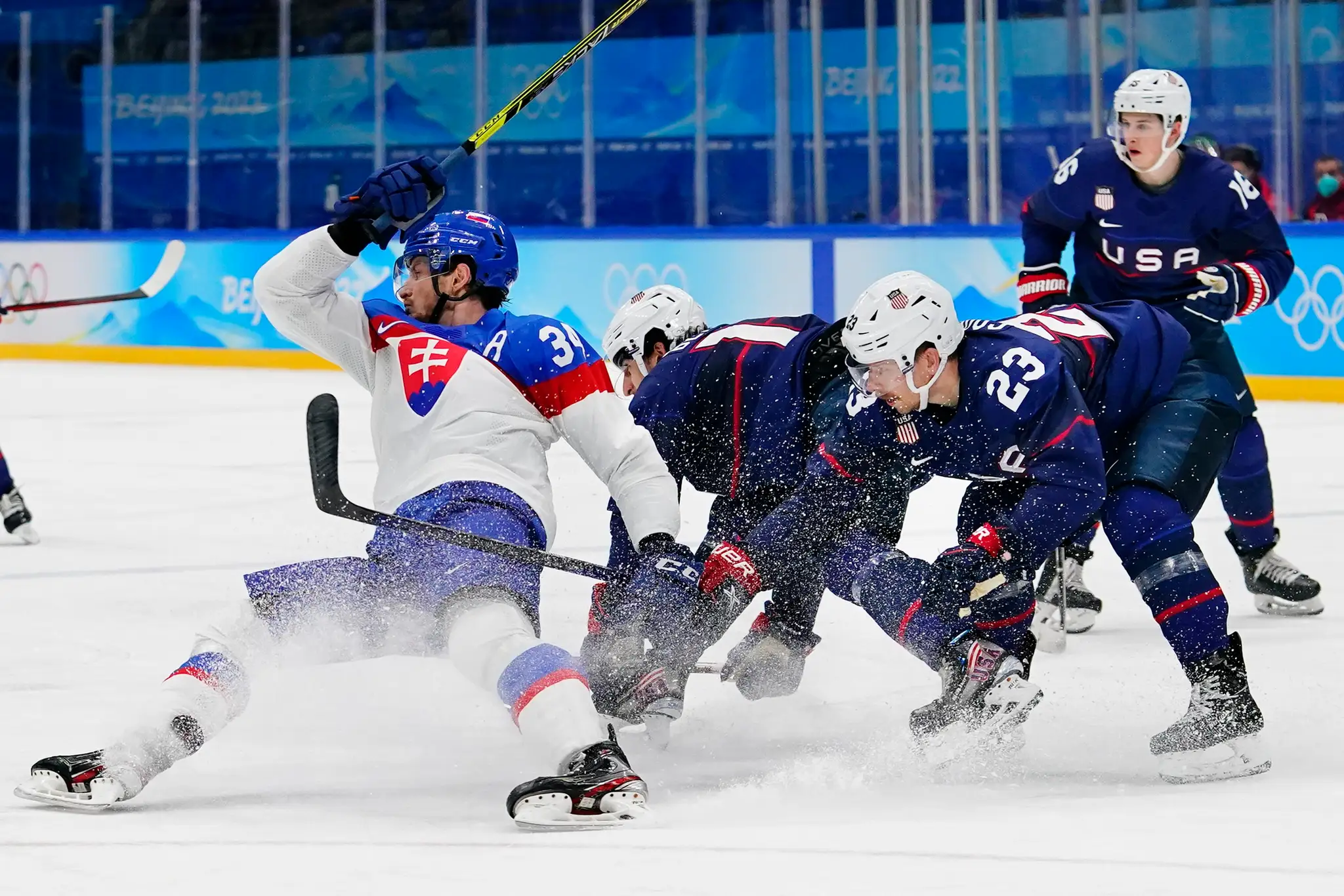 Peter Cehlárik vo štvrťfinále ZOH 2022 proti USA.