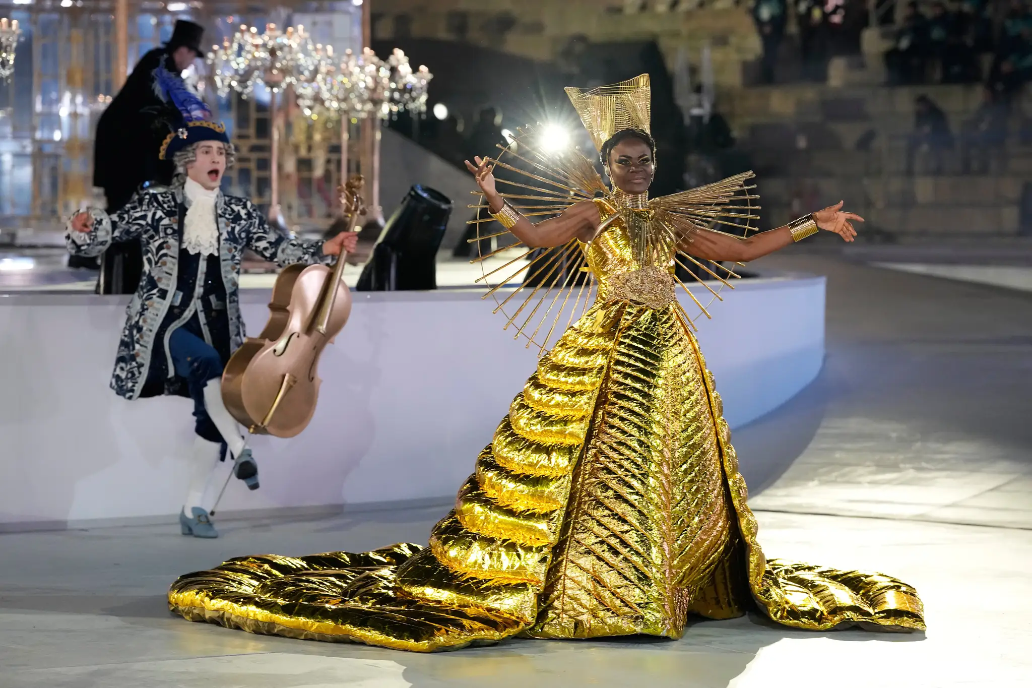 Na snímke účinkujúci vystupujú počas záverečného ceremoniálu.