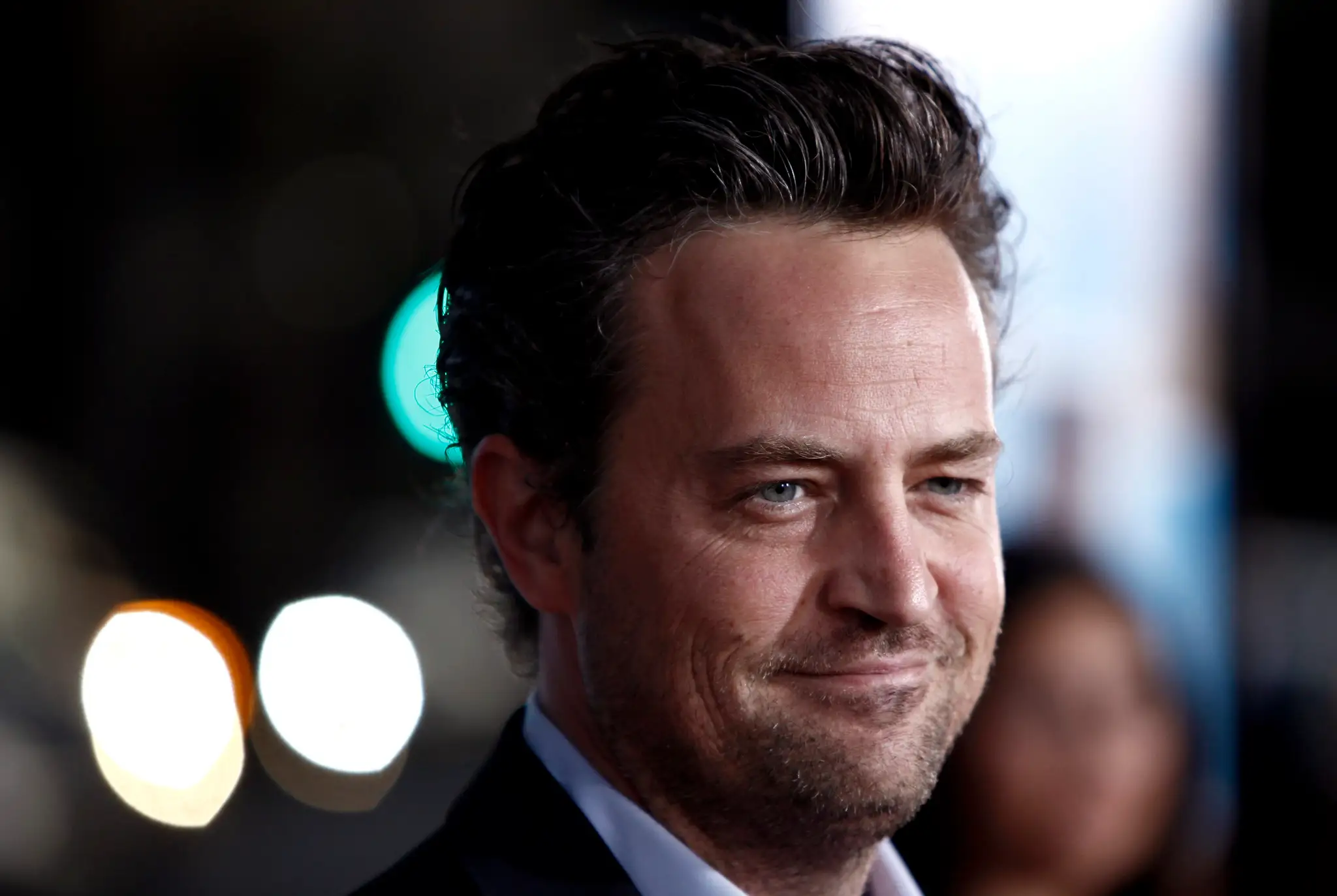 Zomrel Matthew Perry