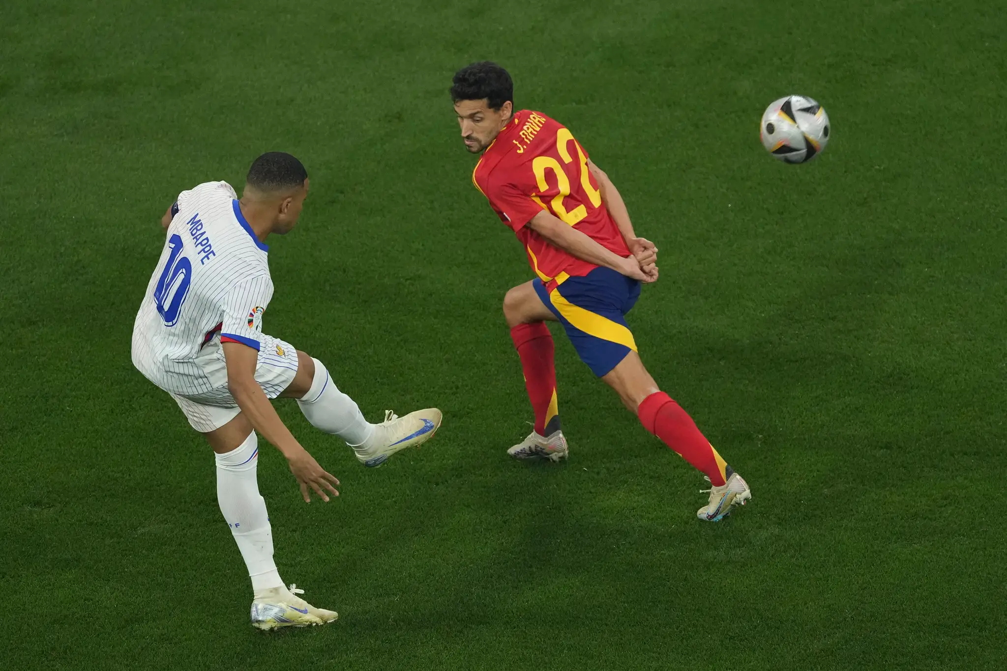 Mbappe zahodil masku a naservíroval gól Kolovi Muanimu