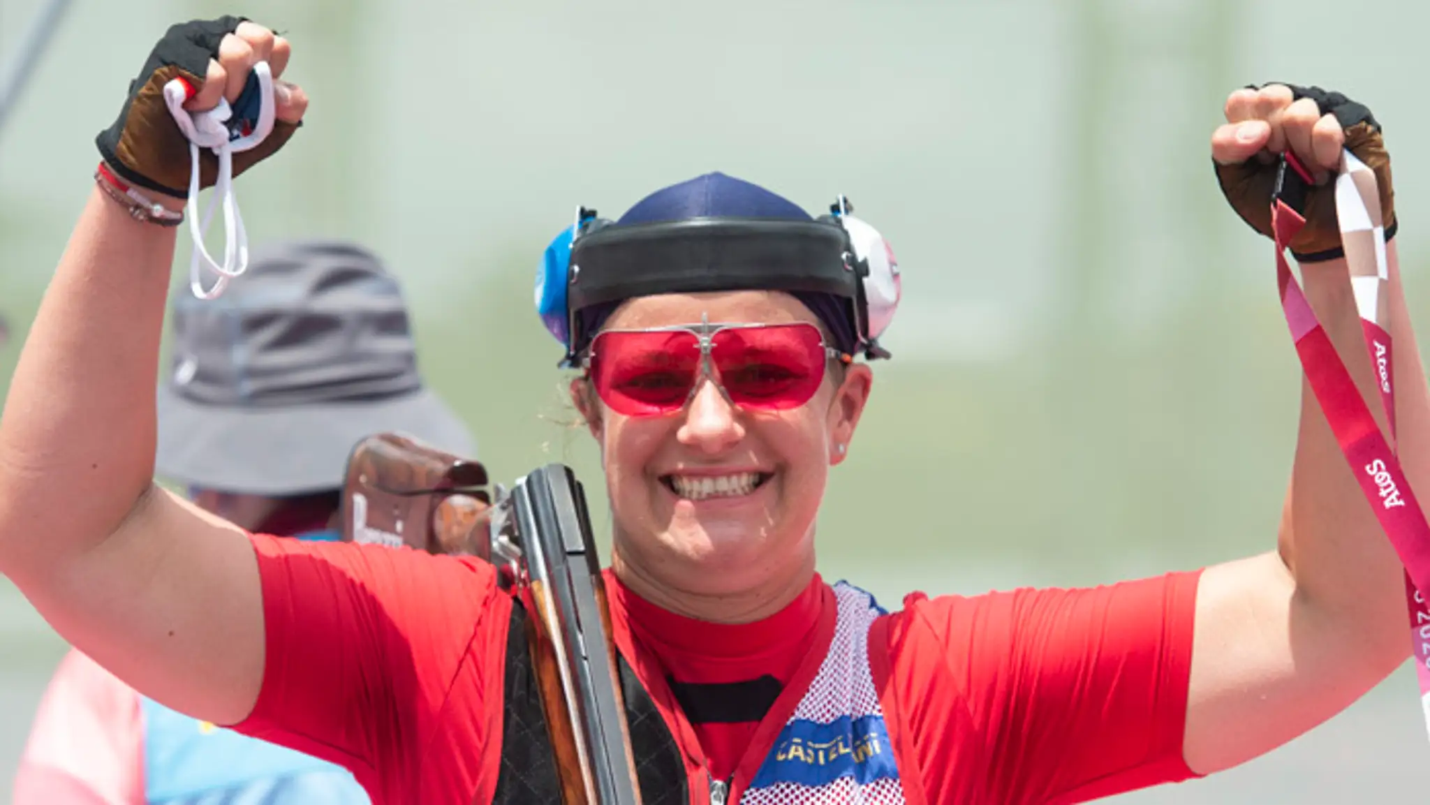 Zuzana Rehák Štefečeková sa teší po výhre v kvalifikácii trapu v novom svetovom rekorde.