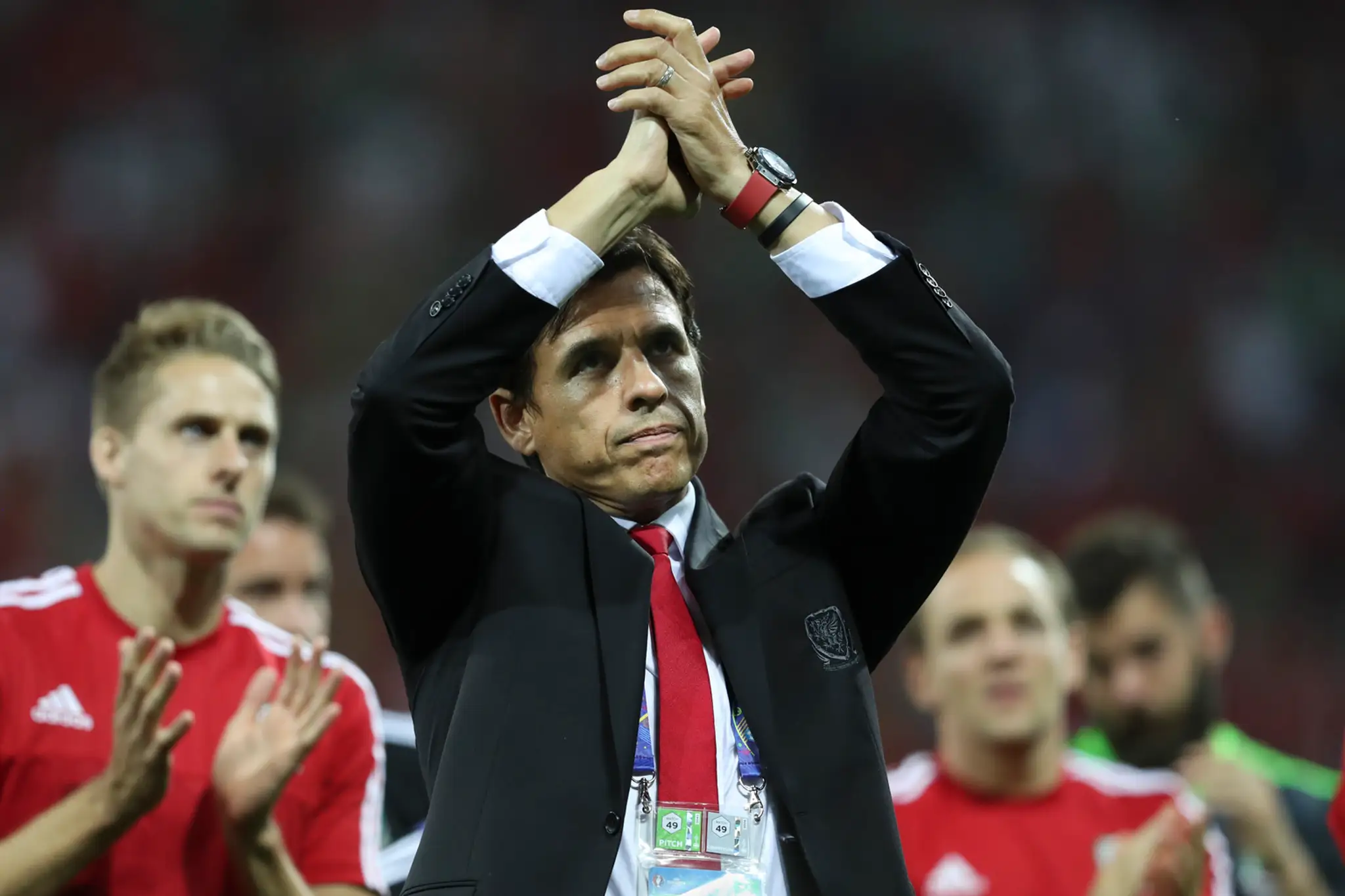 Smutný kouč Walesu Chris Coleman po semifinálovej prehre s Portugalskom na ME.