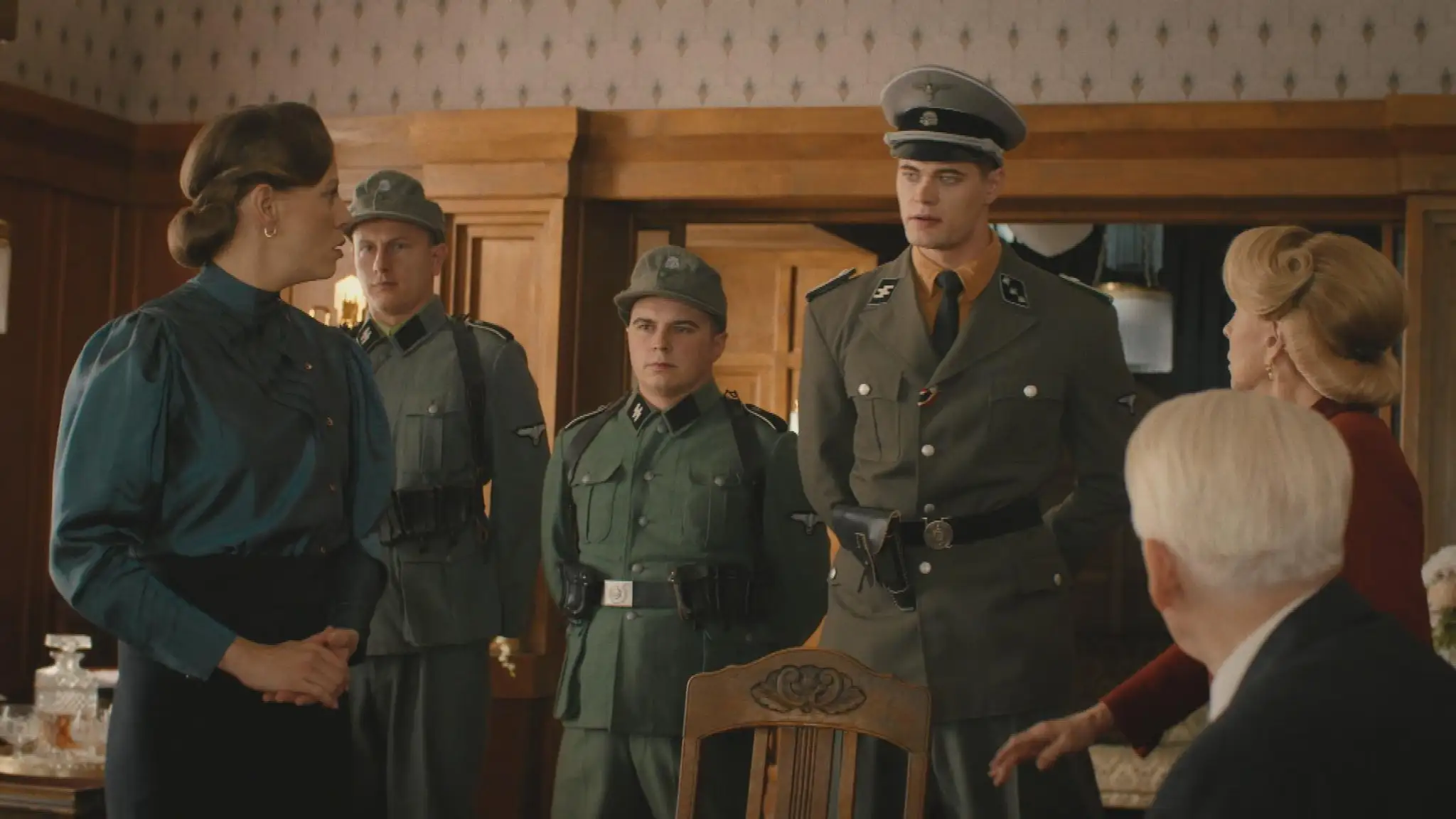 Príslušníci SS v dome Kučerovcov.