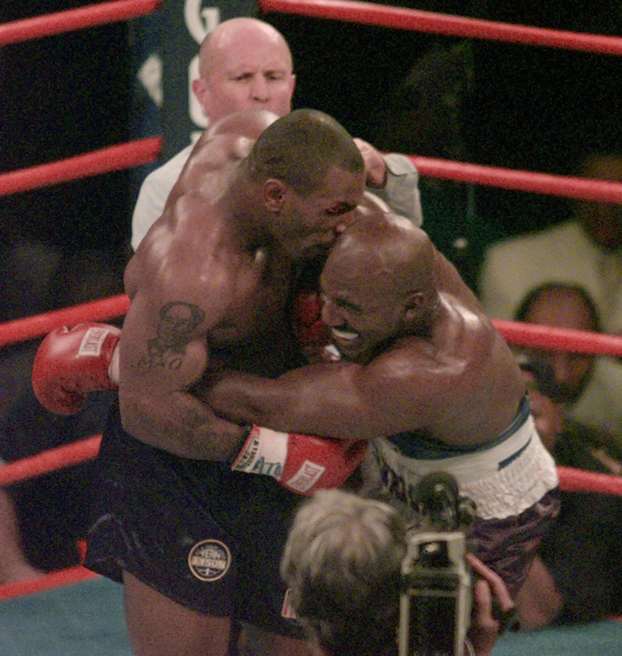 Mike Tyson odryzol 28. júna 1997 časť ušnice Evanderovi Holyfieldovi.