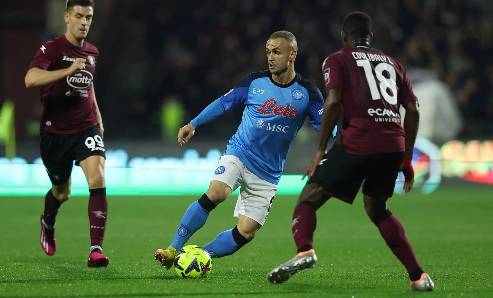 Stanislav Lobotka počas zápasu proti Salernitane.