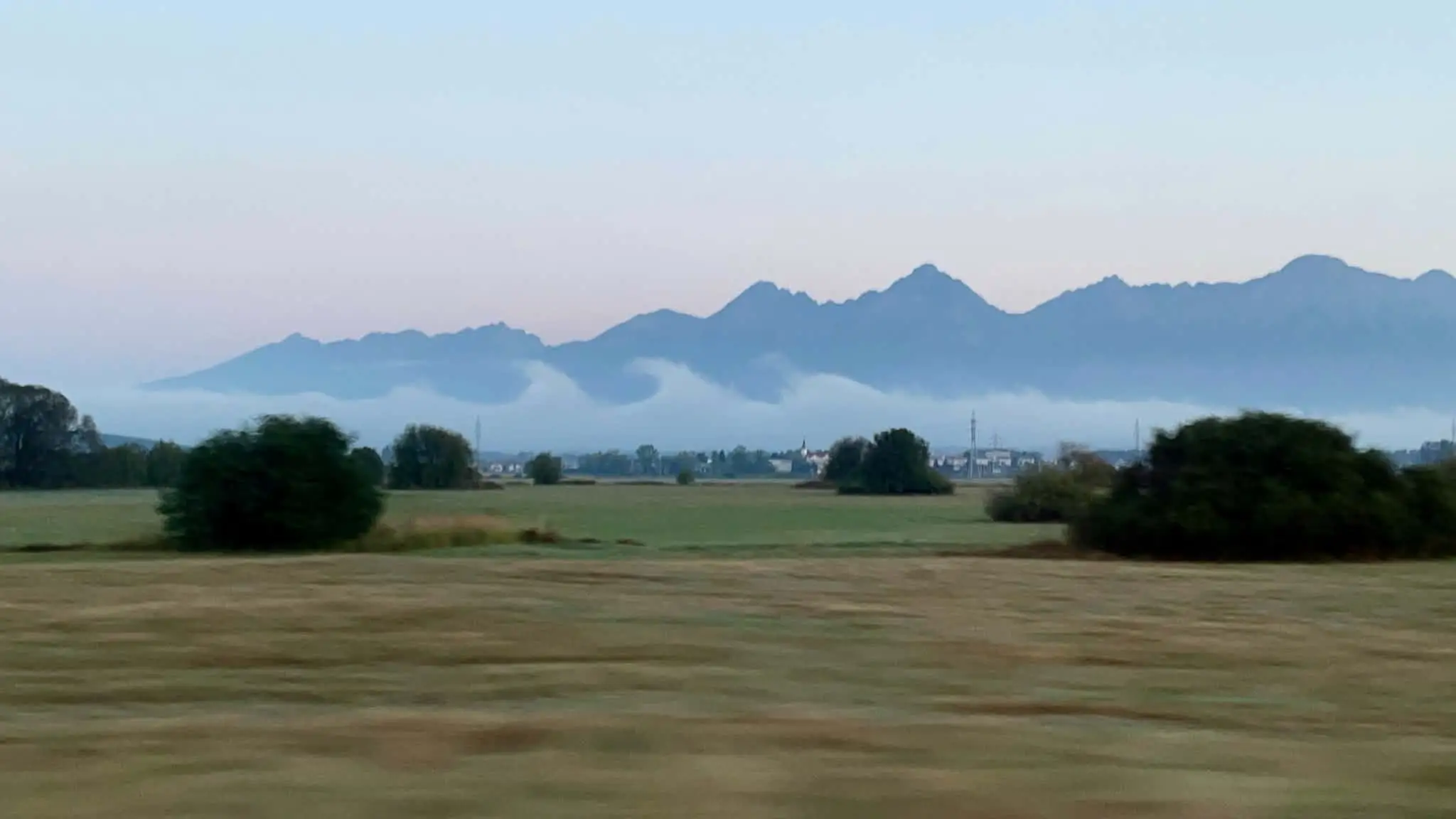 Vzácne Kelvin-Helmholtzove oblaky pod Tatrami