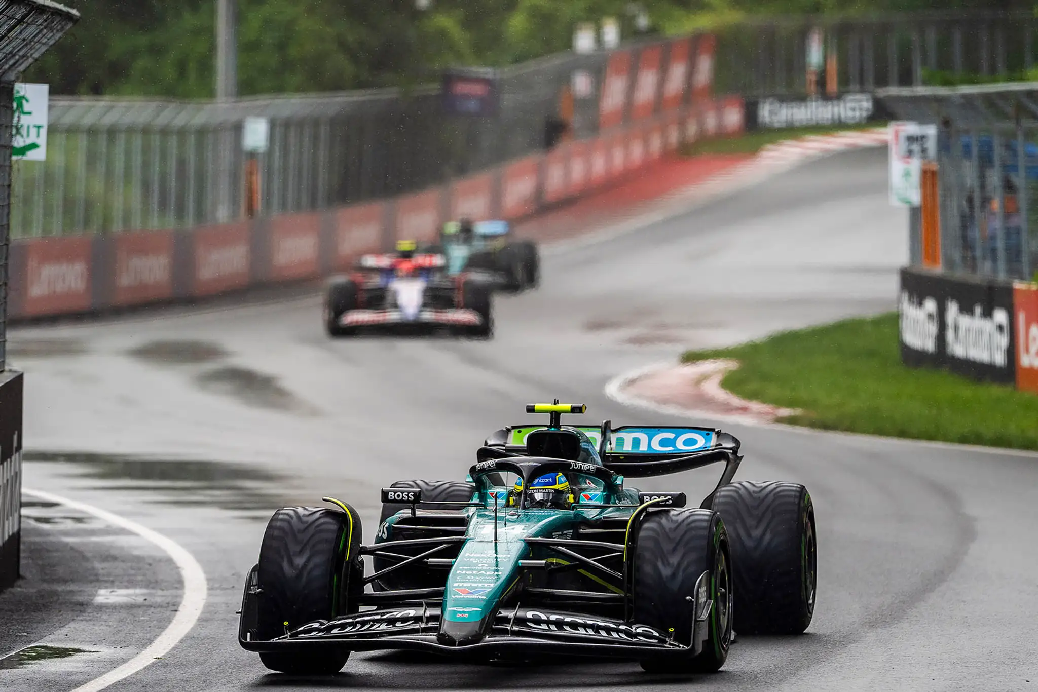Fernando Alonso na trati v Kanade.