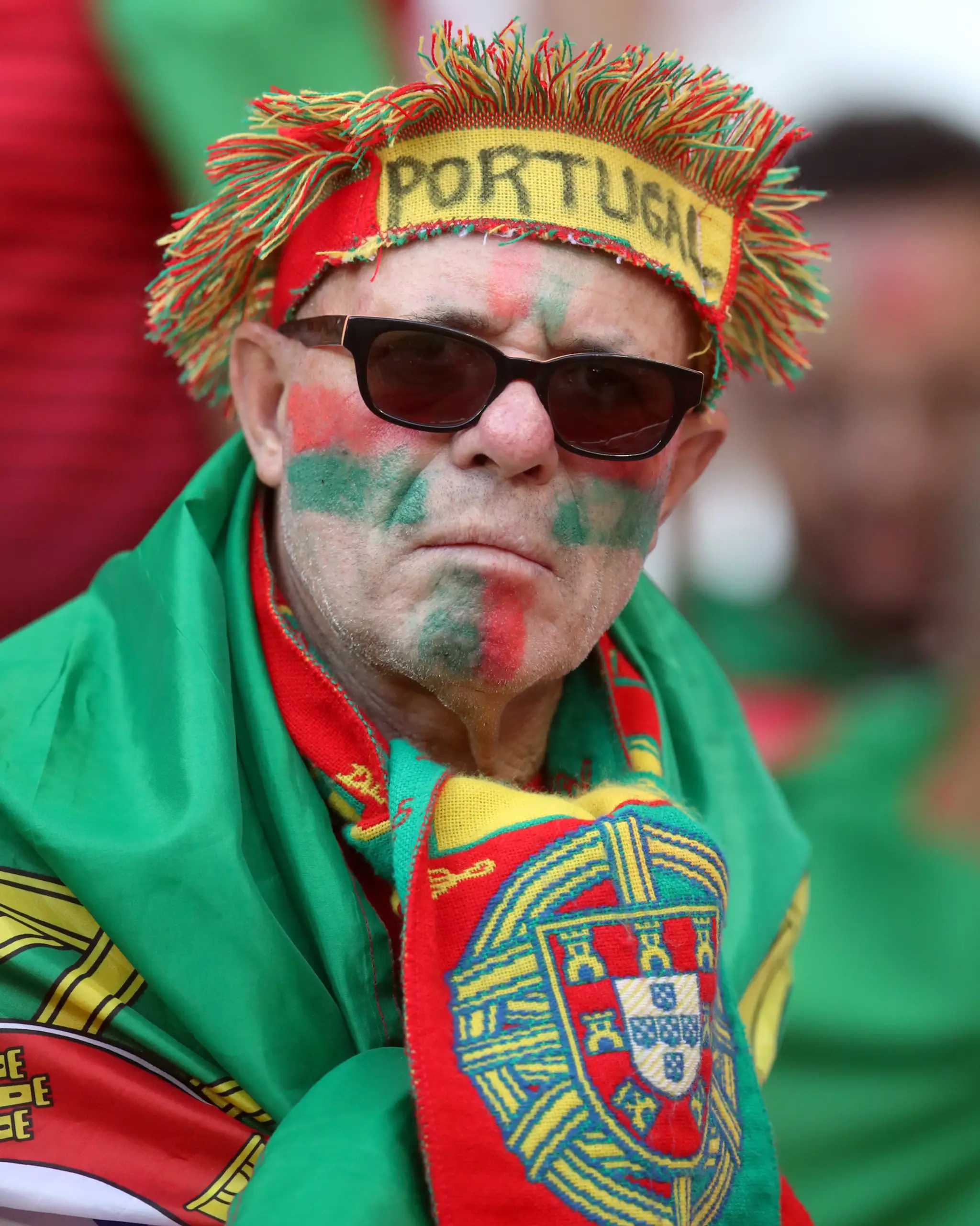 Portugalský fanúšik pred semifinále ME proti Walesu.