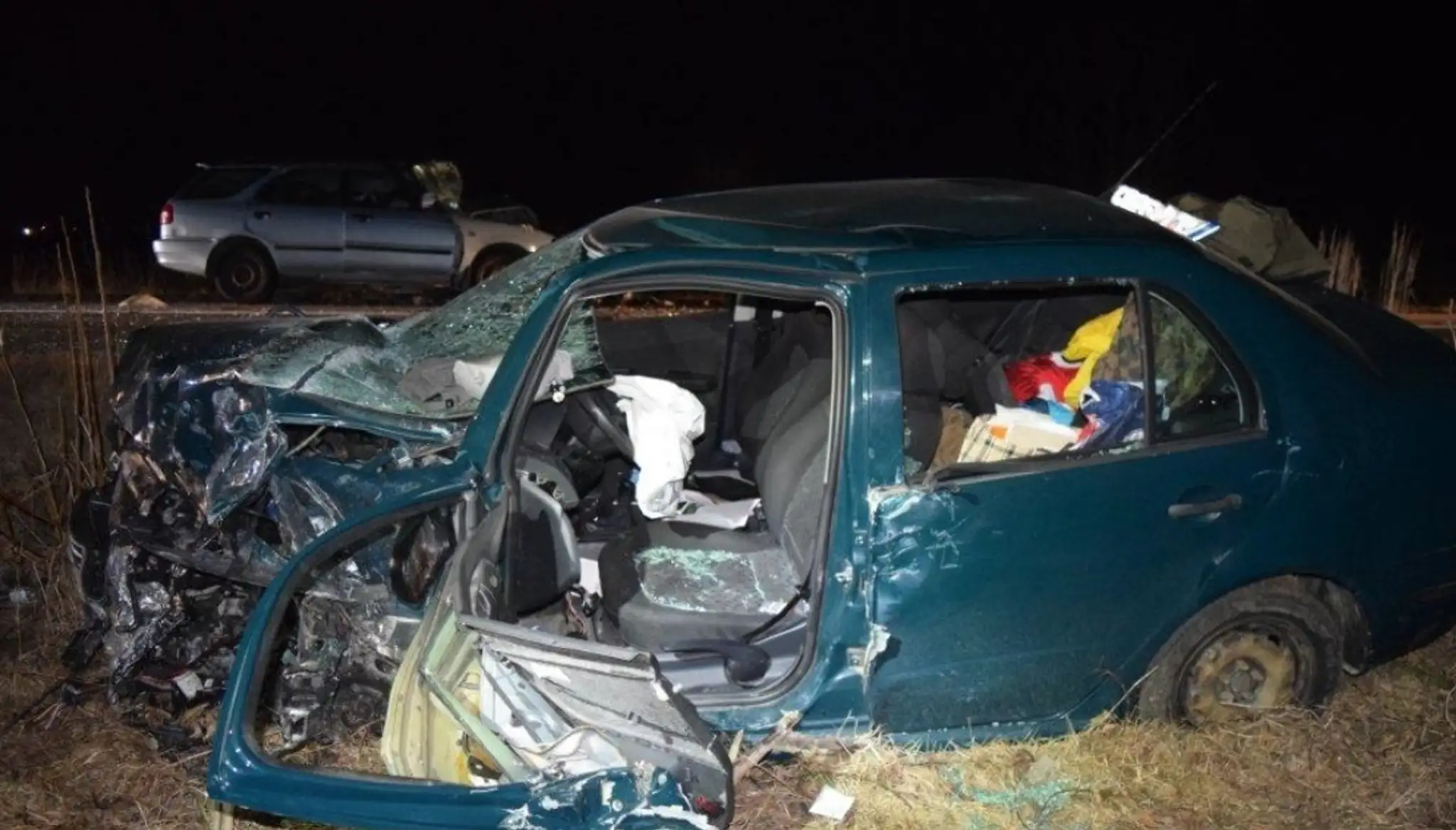 Auto po čelnej zrážke.
