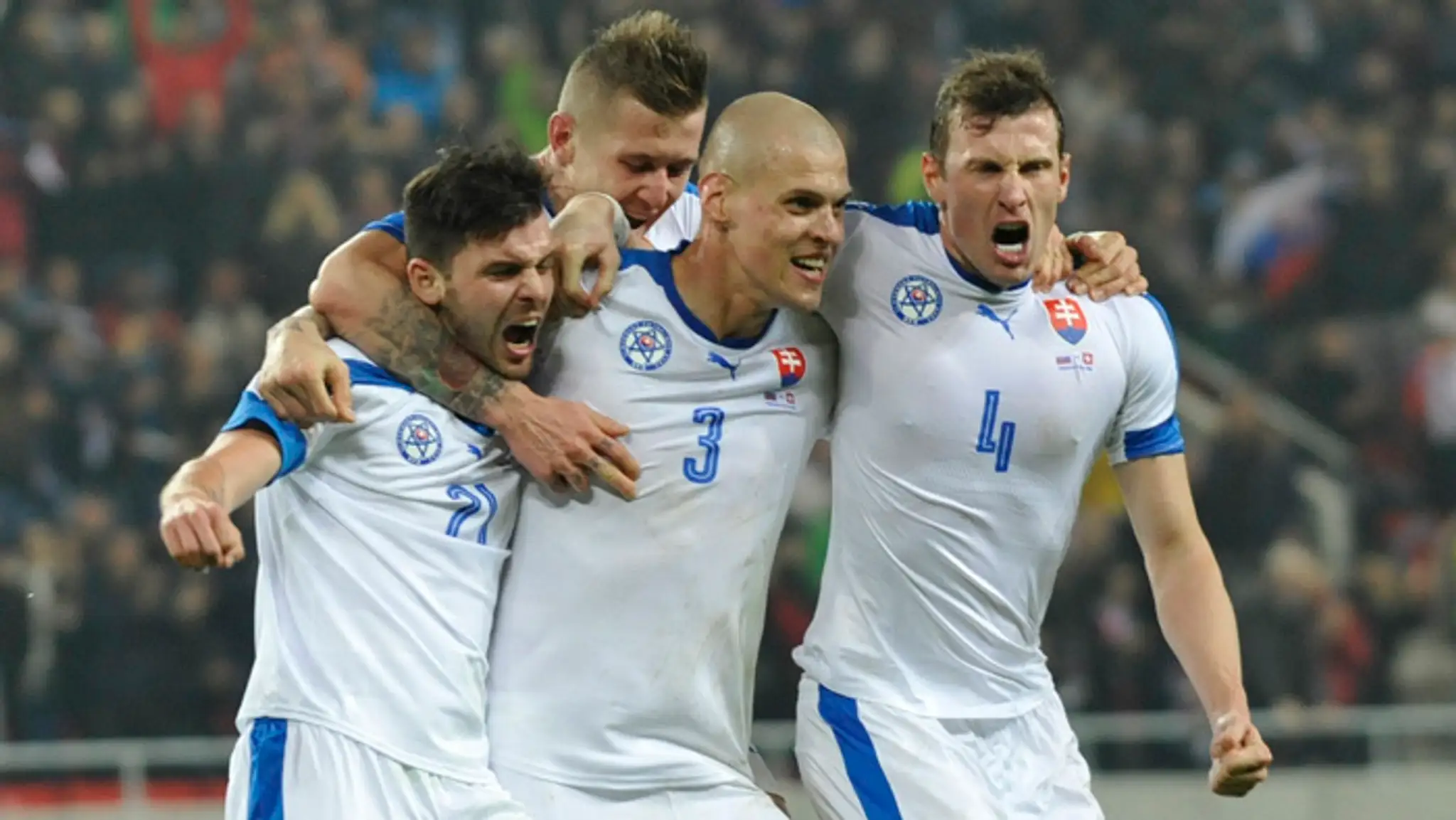 Radosť hráčov zľava strelec gólu Michal Ďuriš, Juraj Kucka, Martin Škrtel a Ján Ďurica.