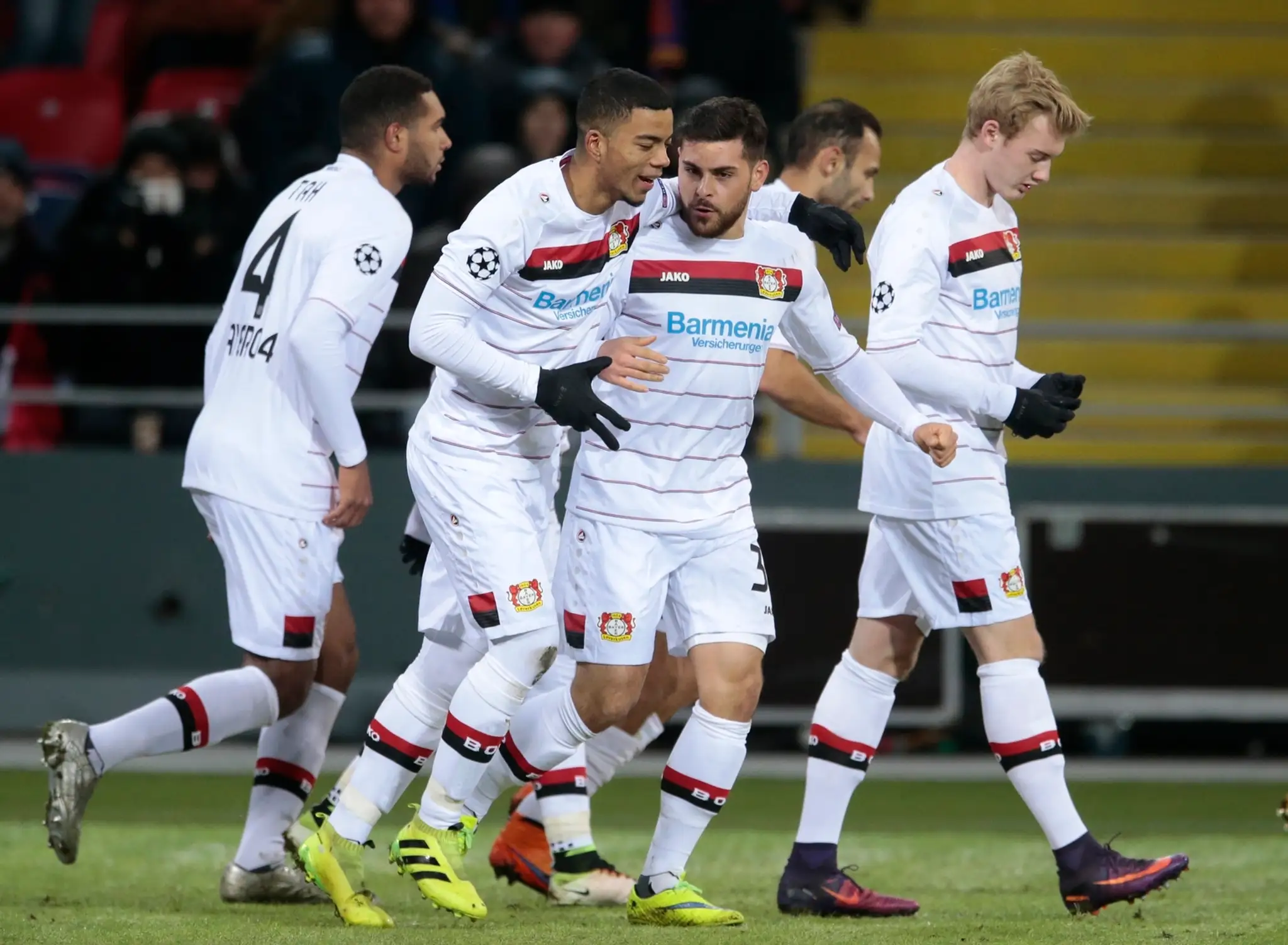 Radosť hráčov Bayeru Leverkusen po strelení gólu v dueli LM na pôde CSKA Moskva.