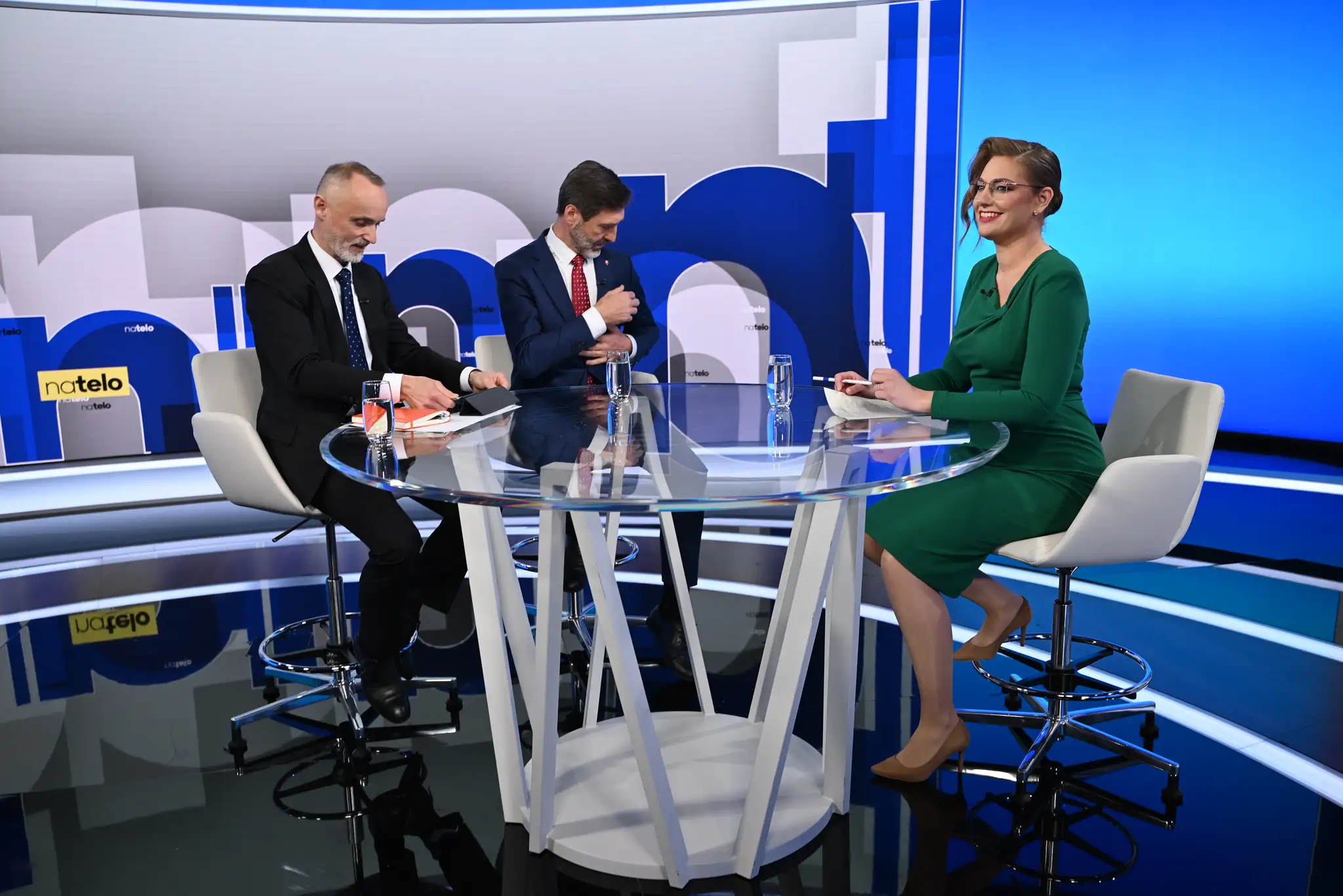 Hosťami relácie Na telo boli minister zahraničných vecí Juraj Blanár (Smer-SD) a poslanec Tomáš Valášek (PS)