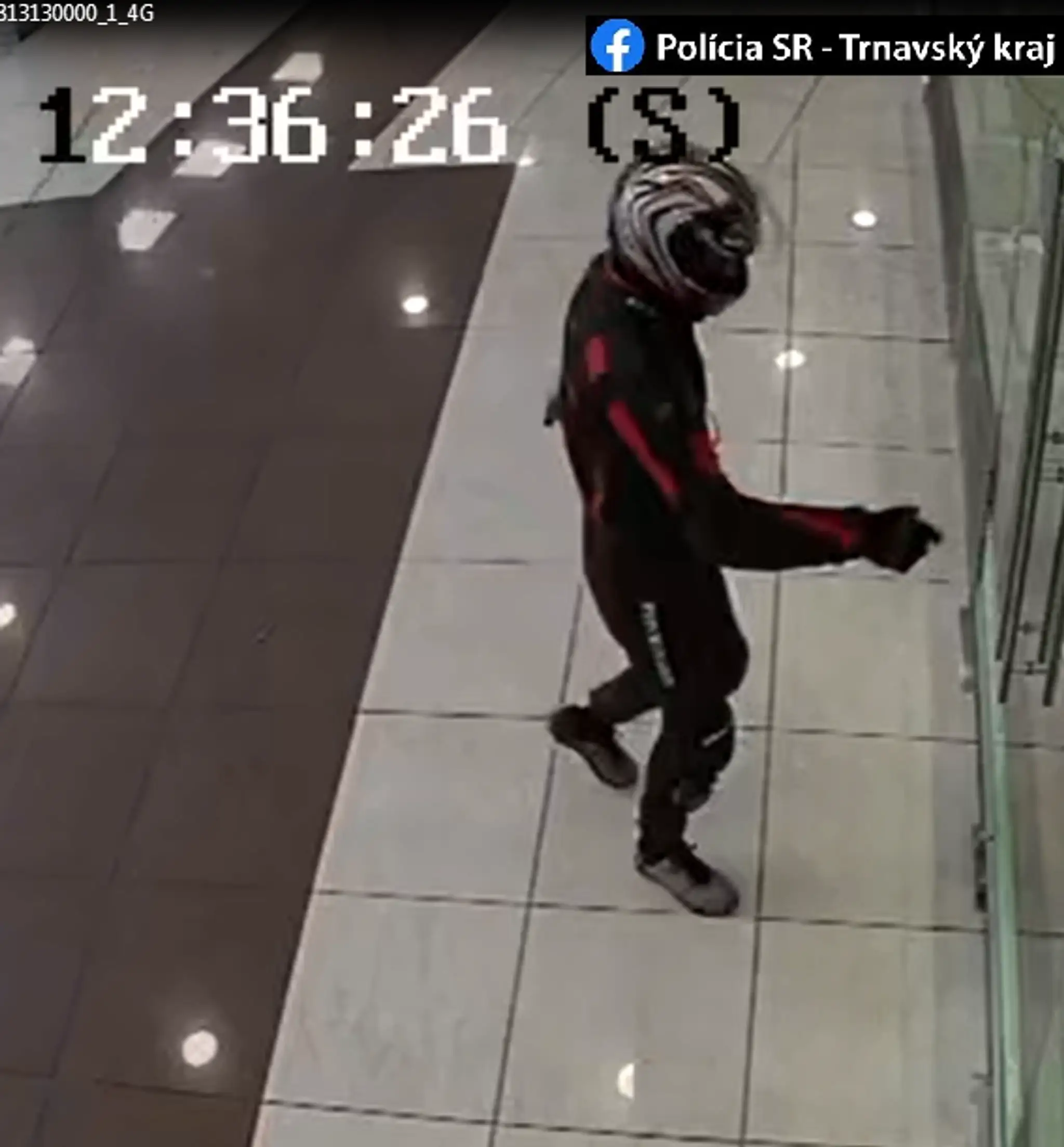 Ak ste muža na záberoch spoznali, zavolajte na bezplatné policajné číslo 158