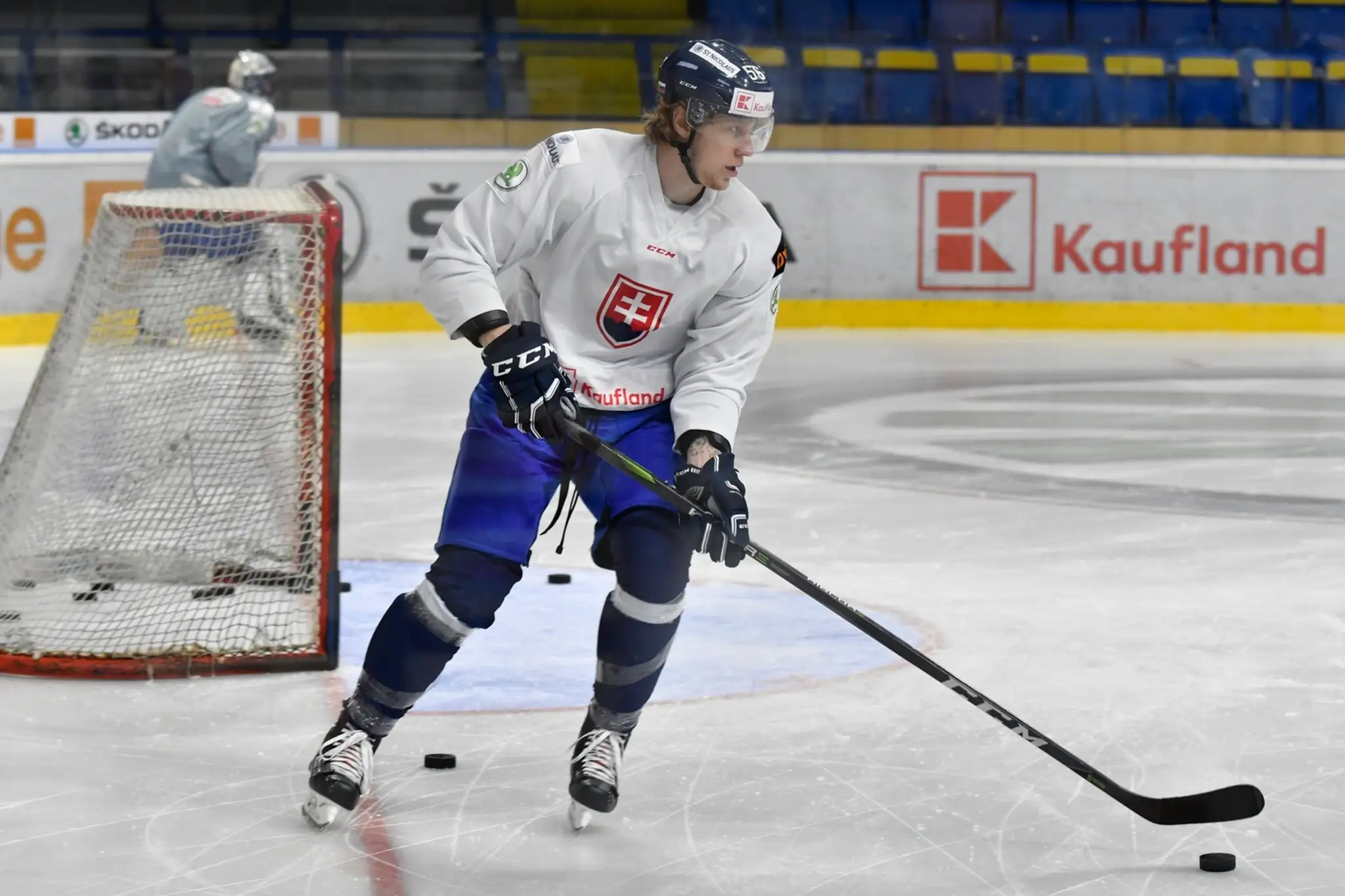 Obranca Michal Čajkovský počas tréningu na zraze slovenskej hokejovej reprezentácie pred majstrovstvami sveta v Dánsku.